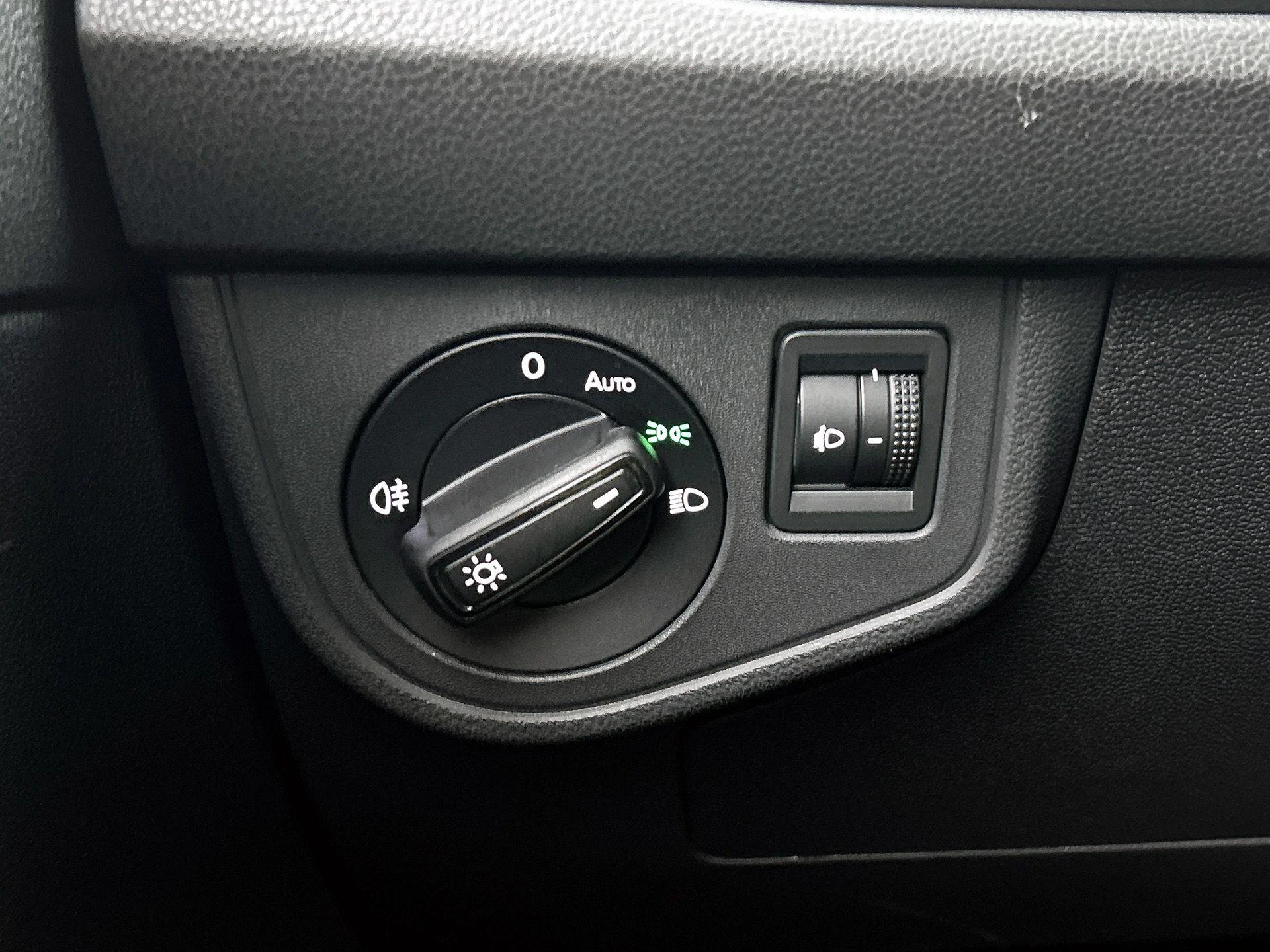 Volkswagen-Polo-image-25
