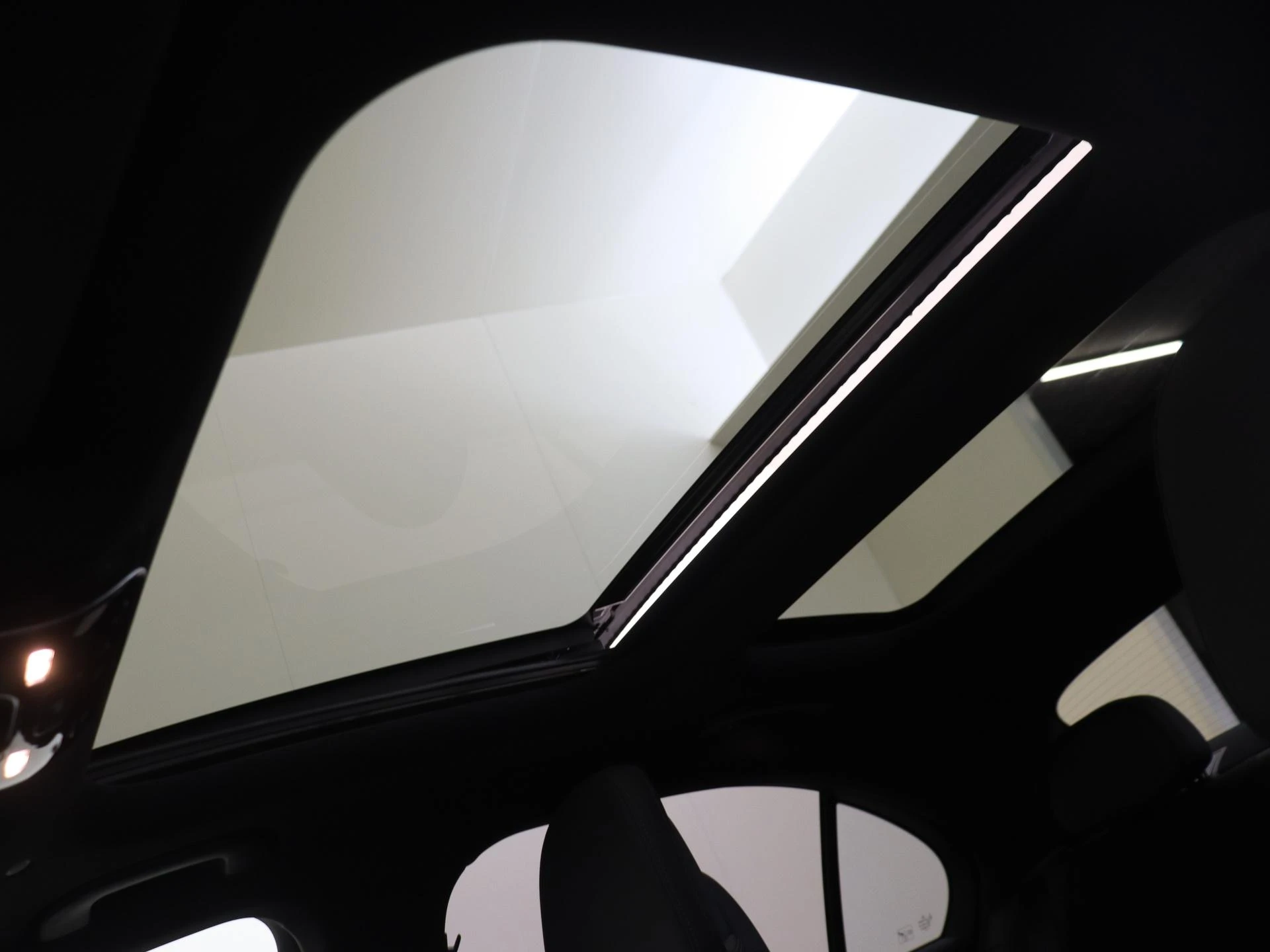 Mercedes-Benz-C-Klasse-image-26