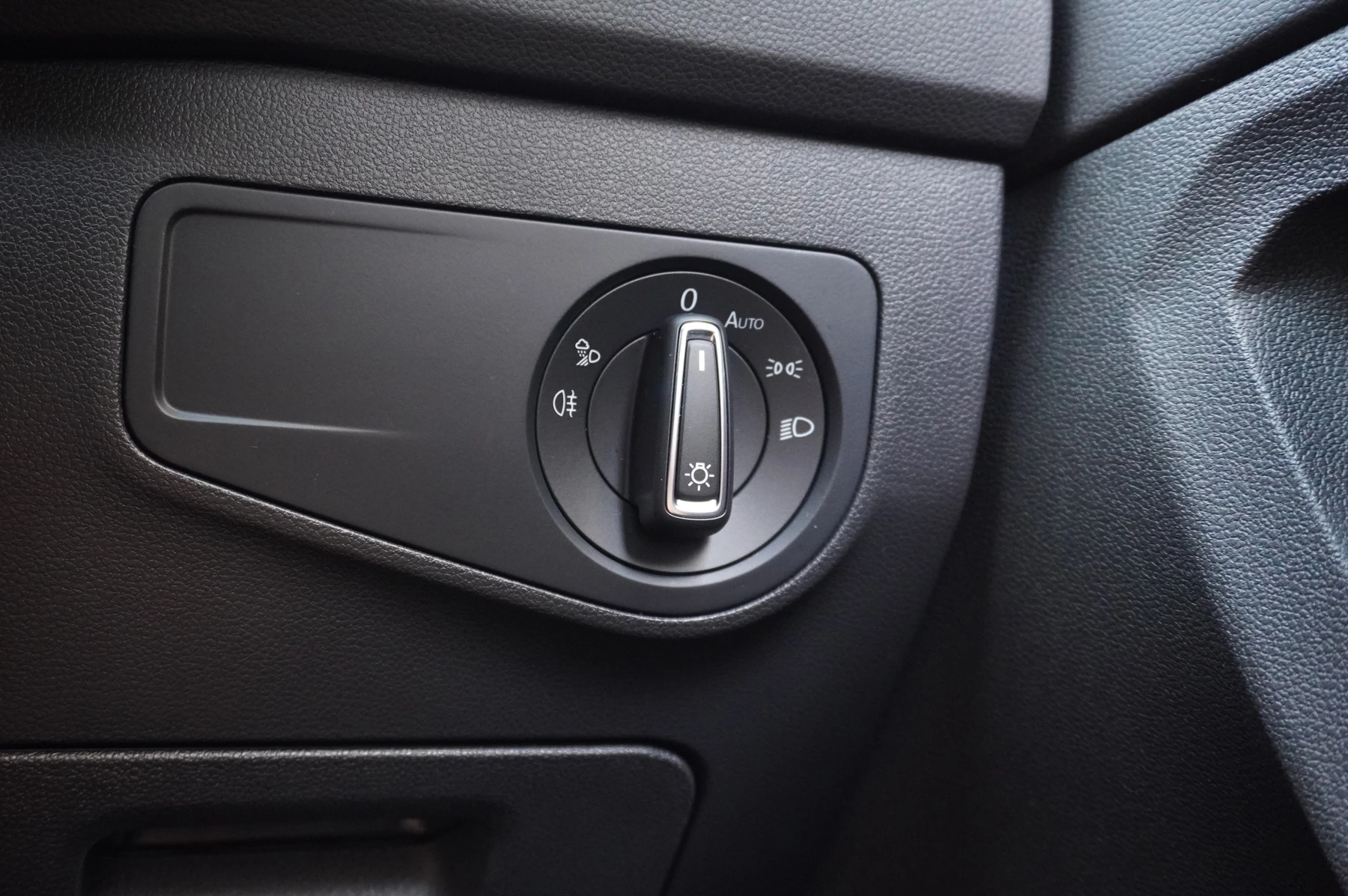 Volkswagen-Tiguan-image-23