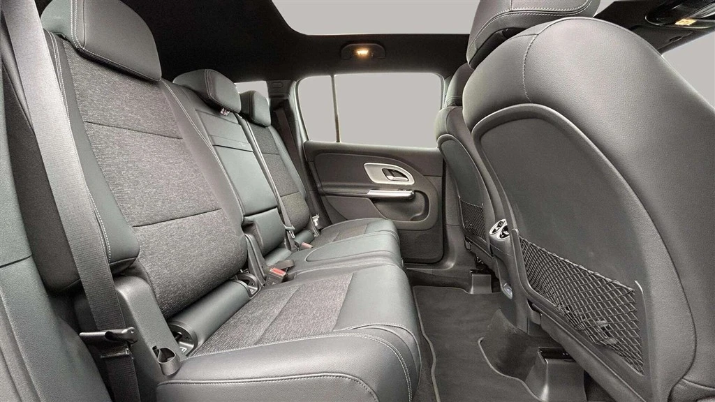 Mercedes-Benz-GLB-image-22