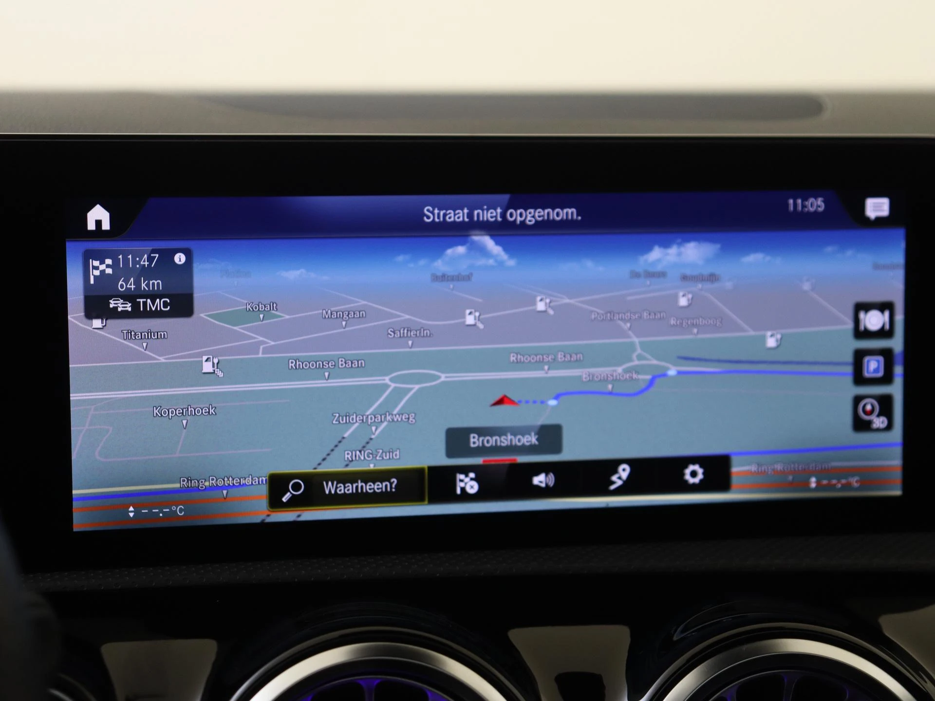 Mercedes-Benz-CLA-image-16