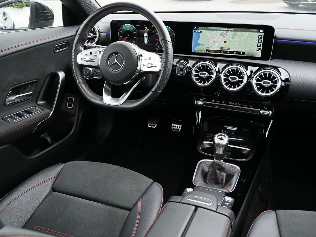 Mercedes-Benz-CLA 200-image-10