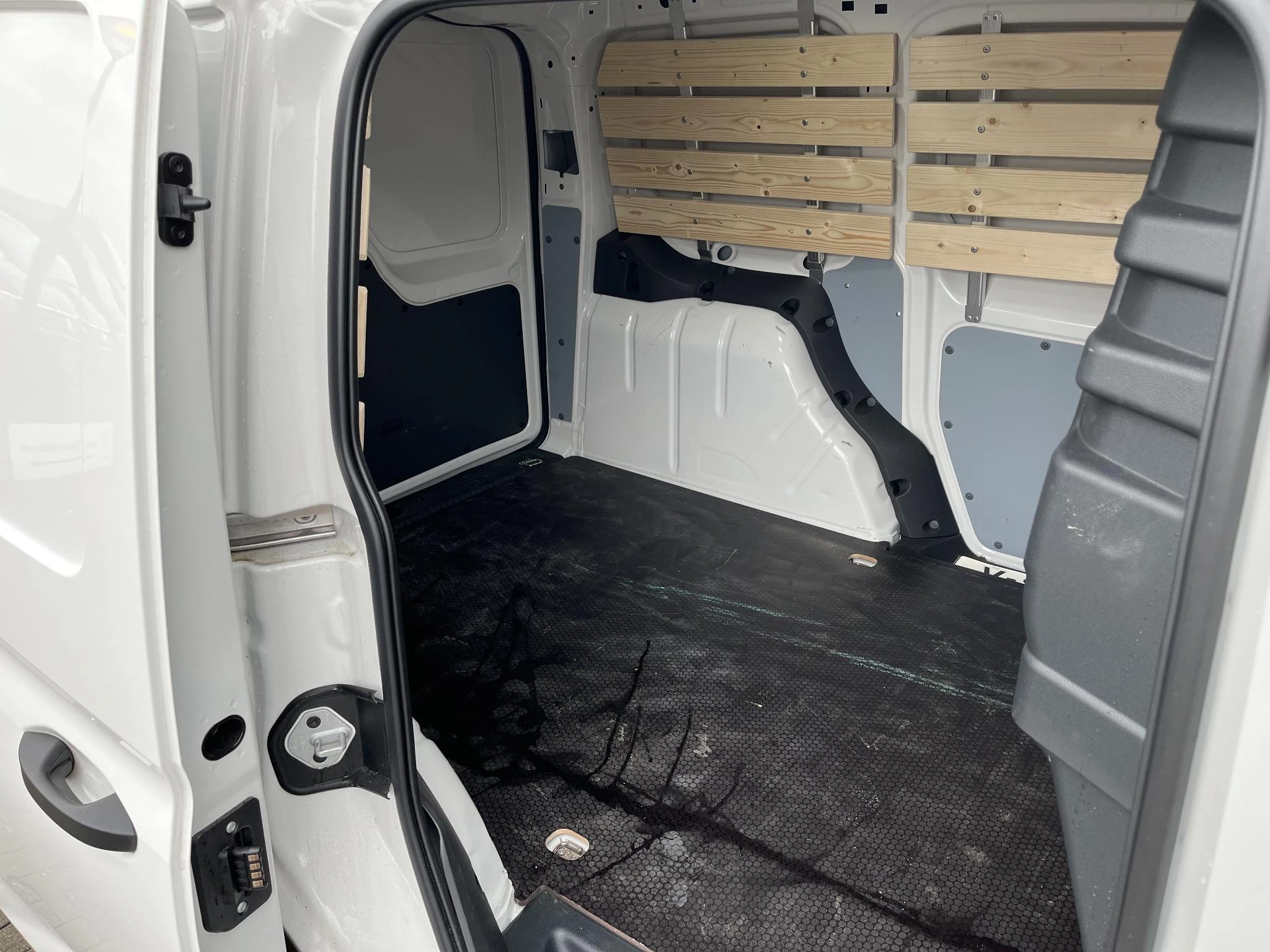 Volkswagen-Caddy-image-5