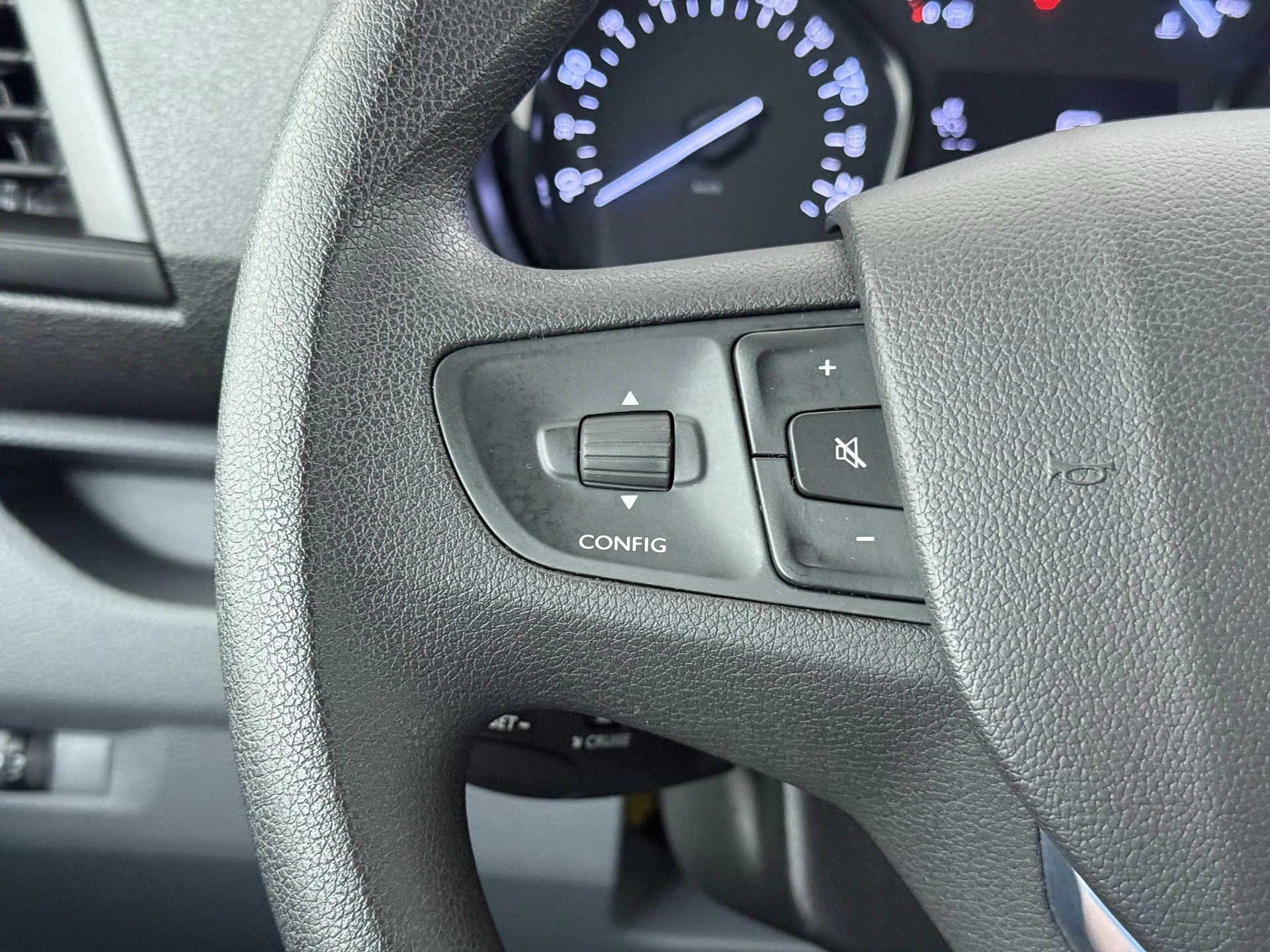 Peugeot-Expert-image-23