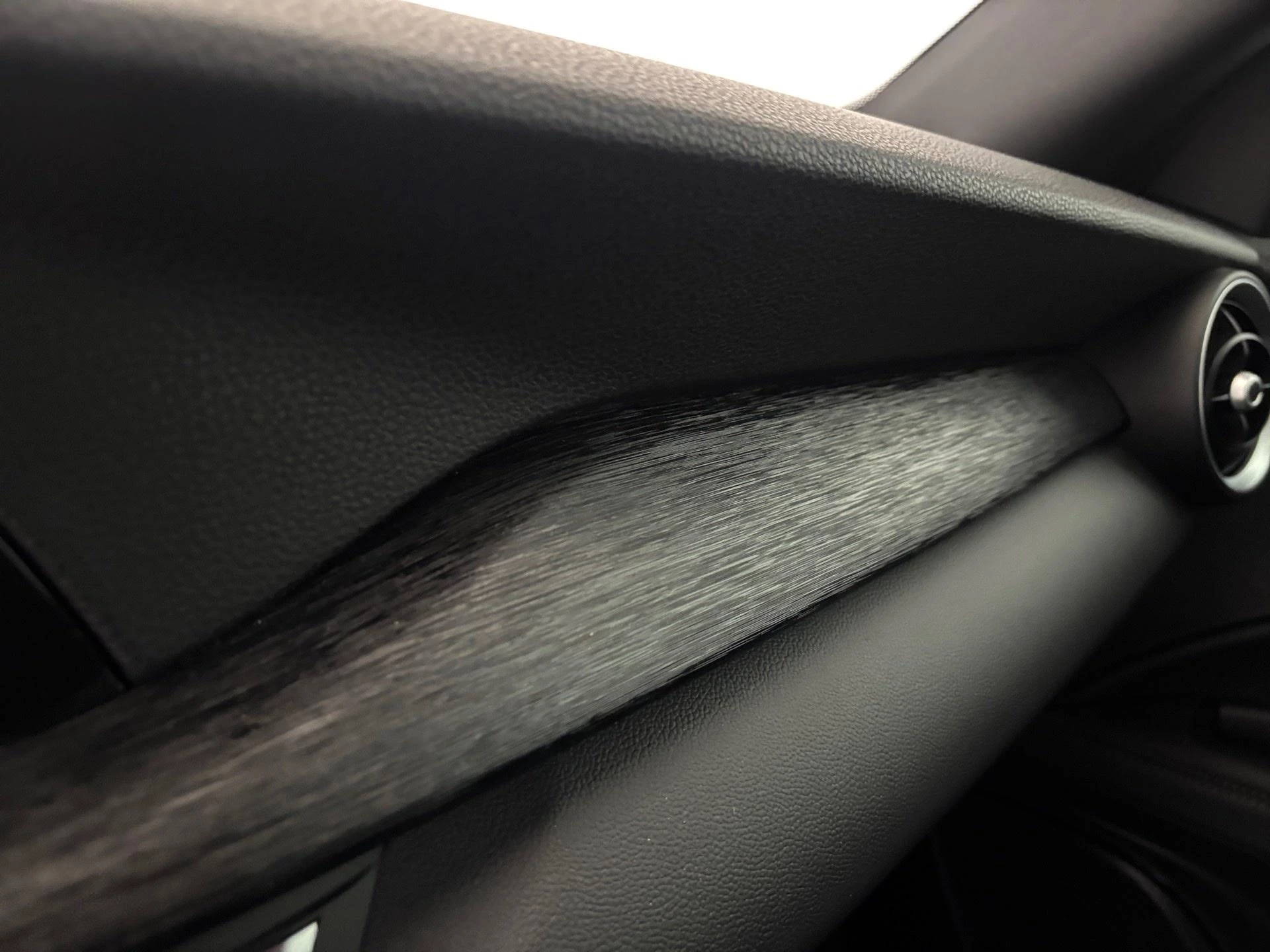 Alfa Romeo-Stelvio-image-8