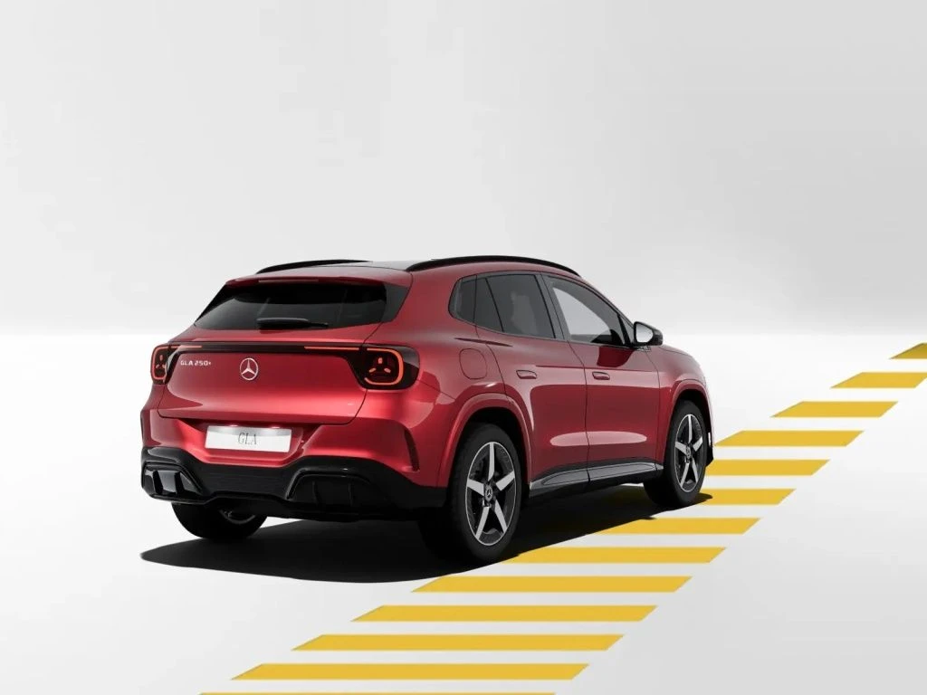 Mercedes-Benz-GLA 250+-image-5