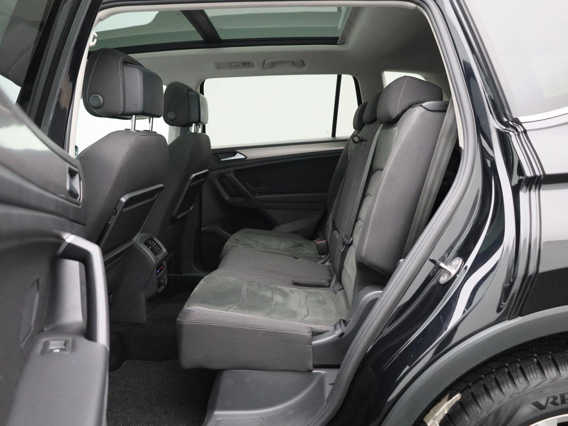 Volkswagen-Tiguan Allspace-image-11