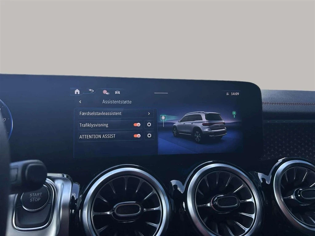 Mercedes-Benz-EQB-image-18
