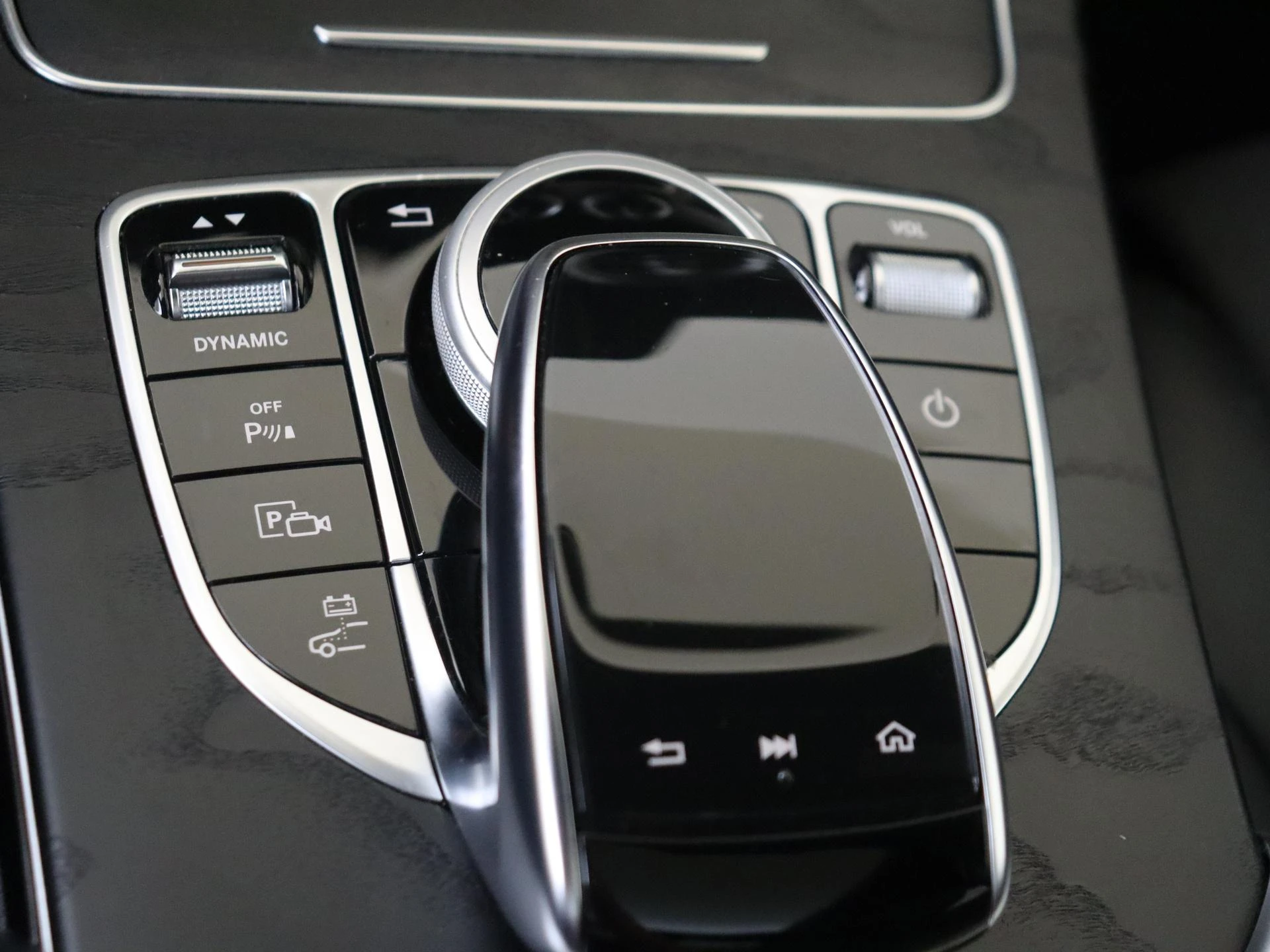 Mercedes-Benz-C-Klasse-image-20