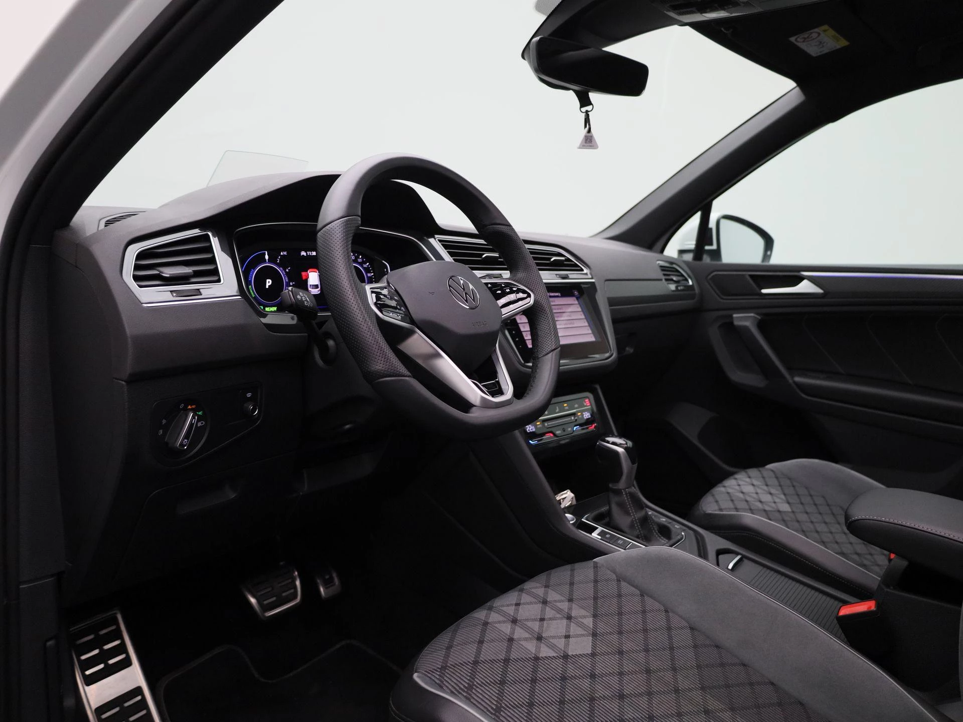 Volkswagen-Tiguan-image-30