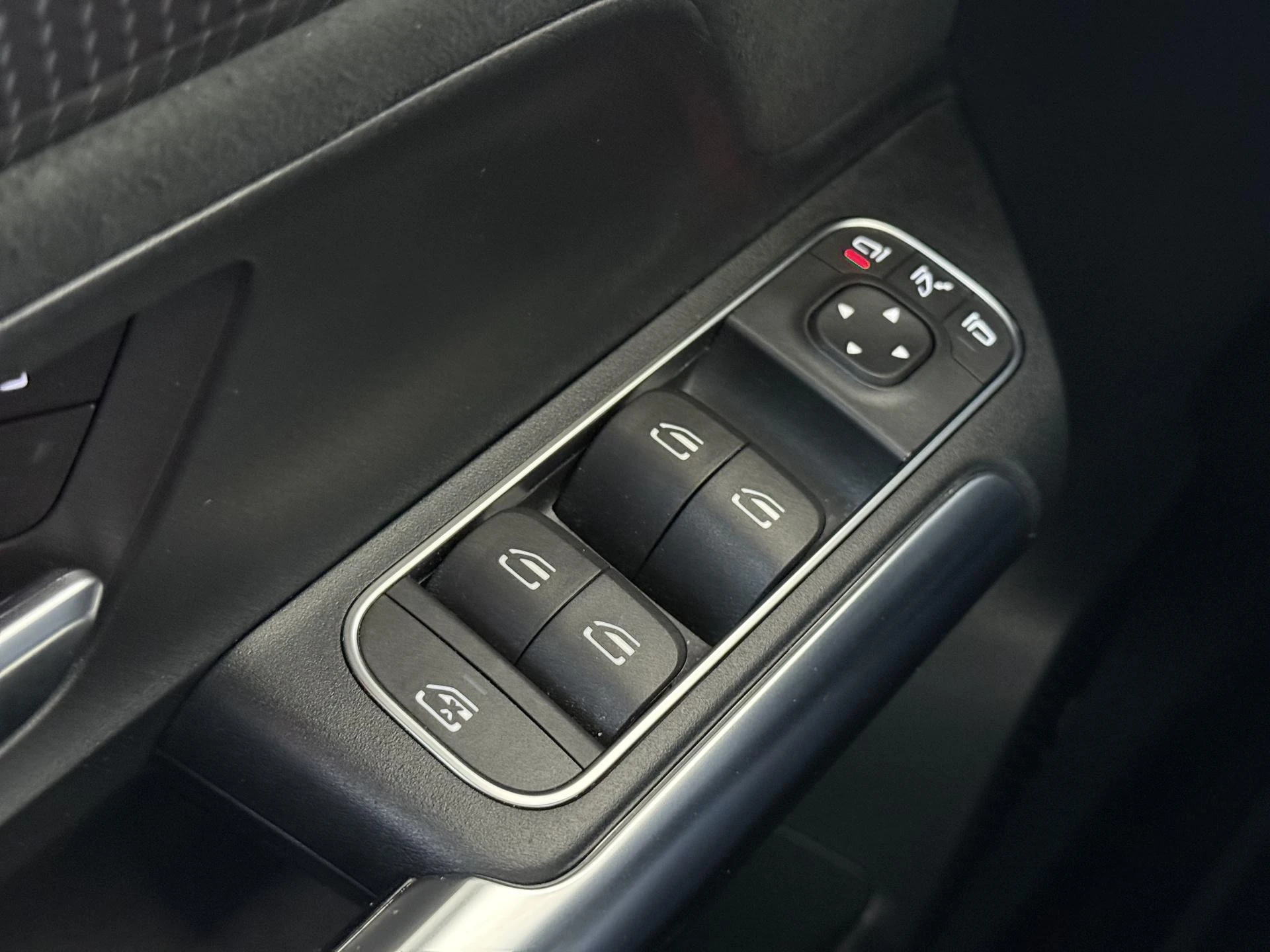 Mercedes-Benz-EQA-image-26