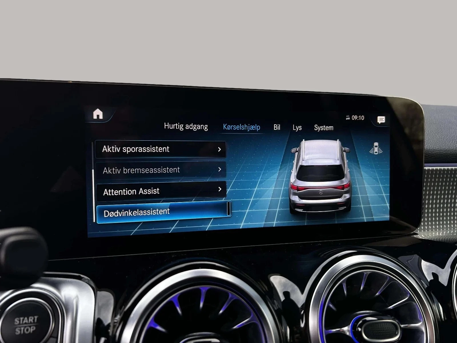 Mercedes-Benz-EQB-image-19