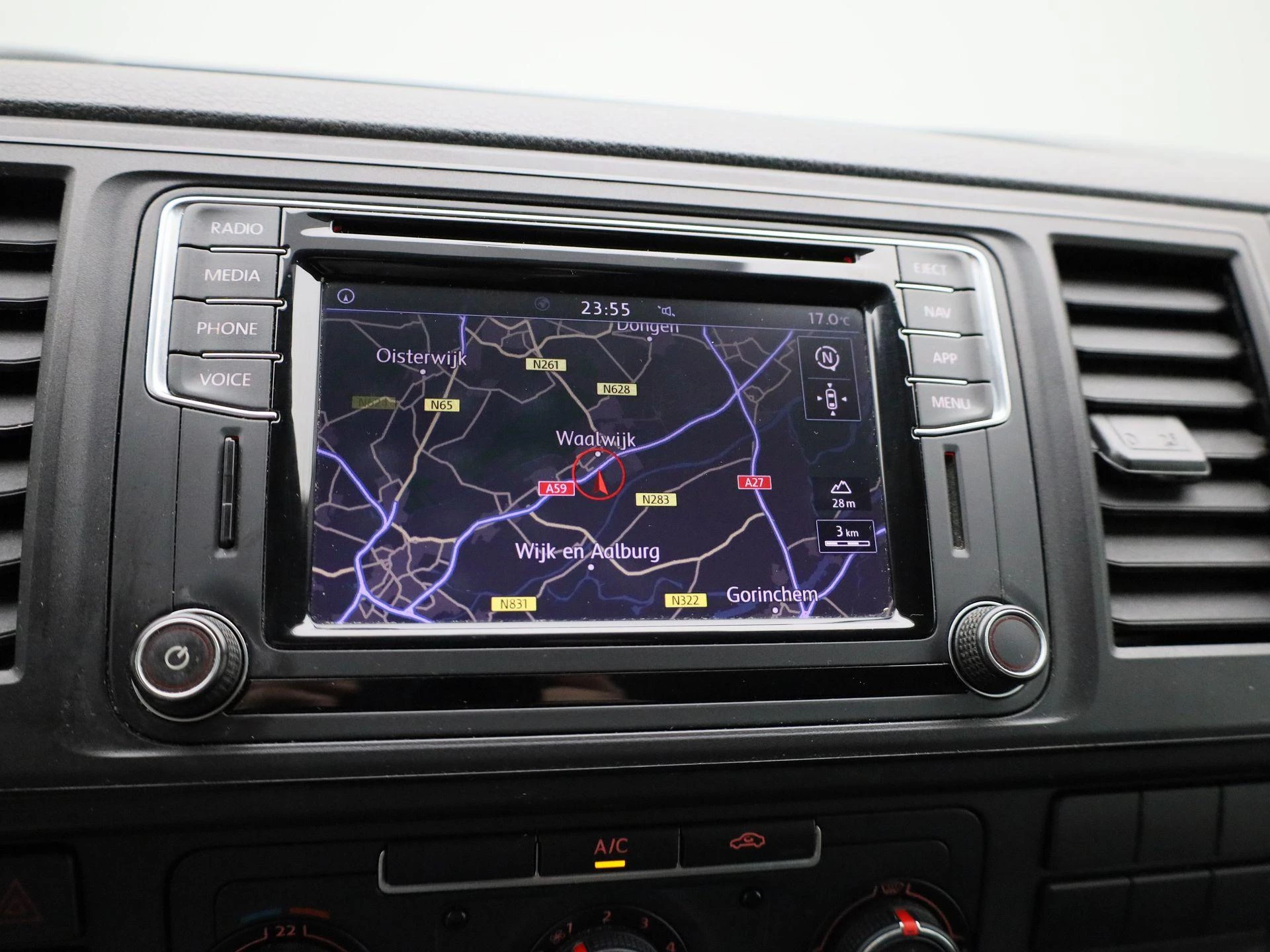 Volkswagen-Transporter-image-12