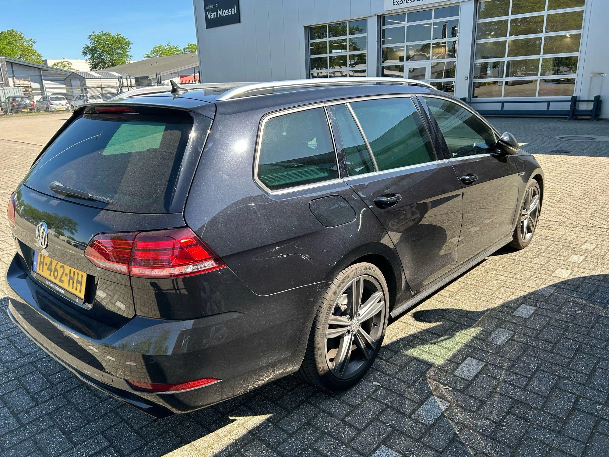 Volkswagen-Golf-image-2