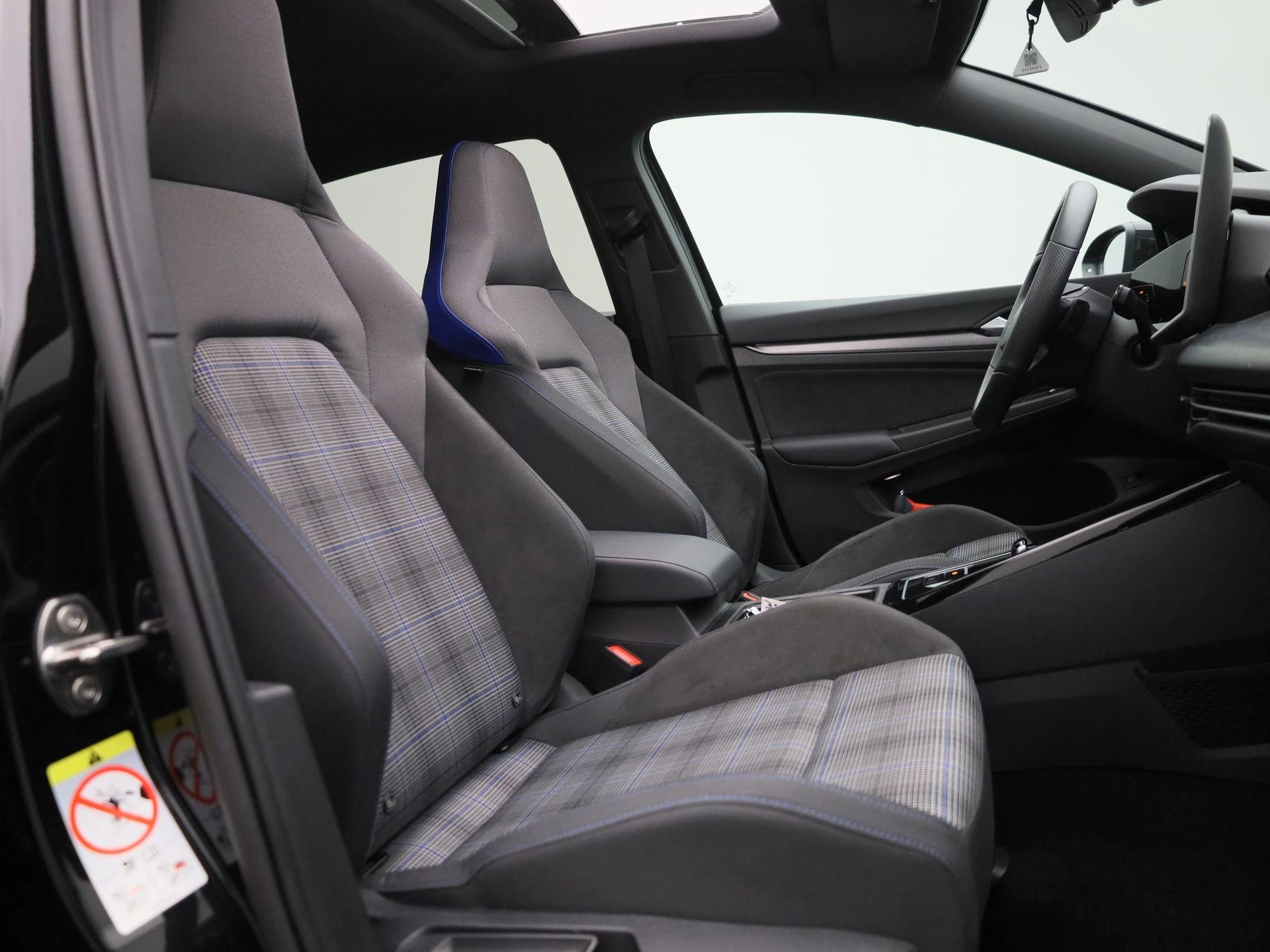 Volkswagen-Golf-image-32