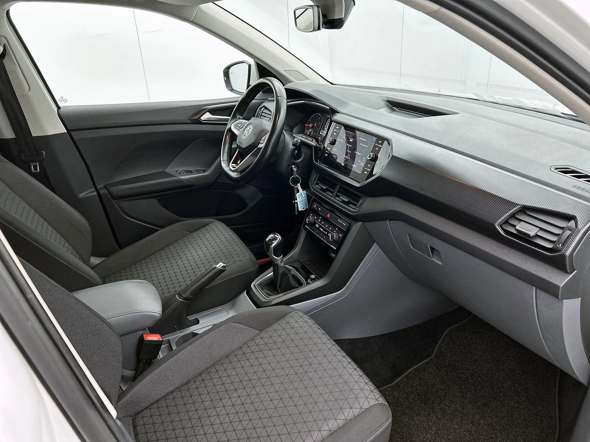 Volkswagen-T-Cross-image-17