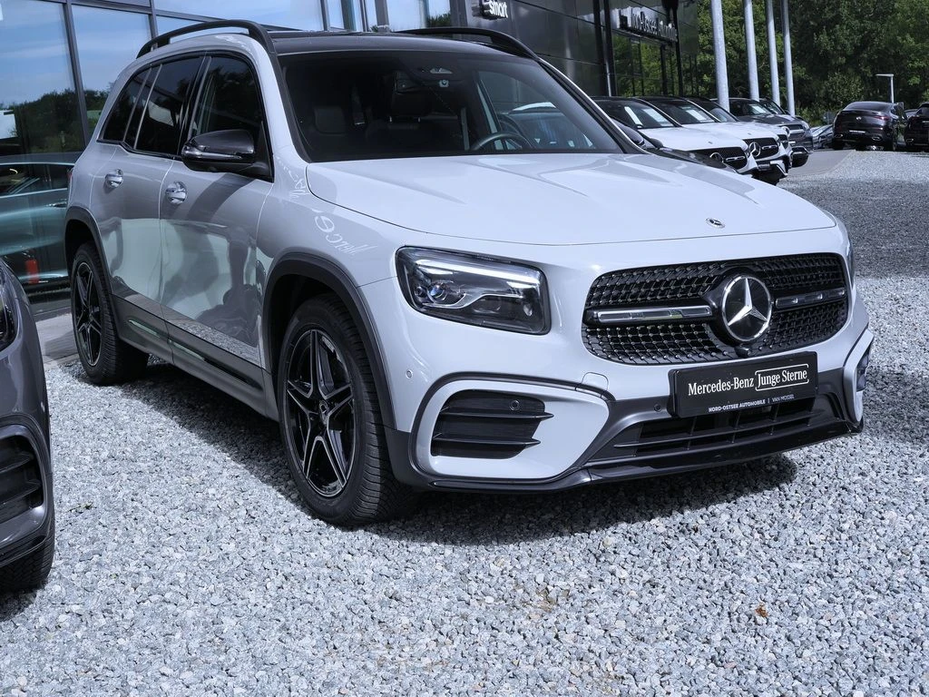 Mercedes-Benz-GLB 200-image-4