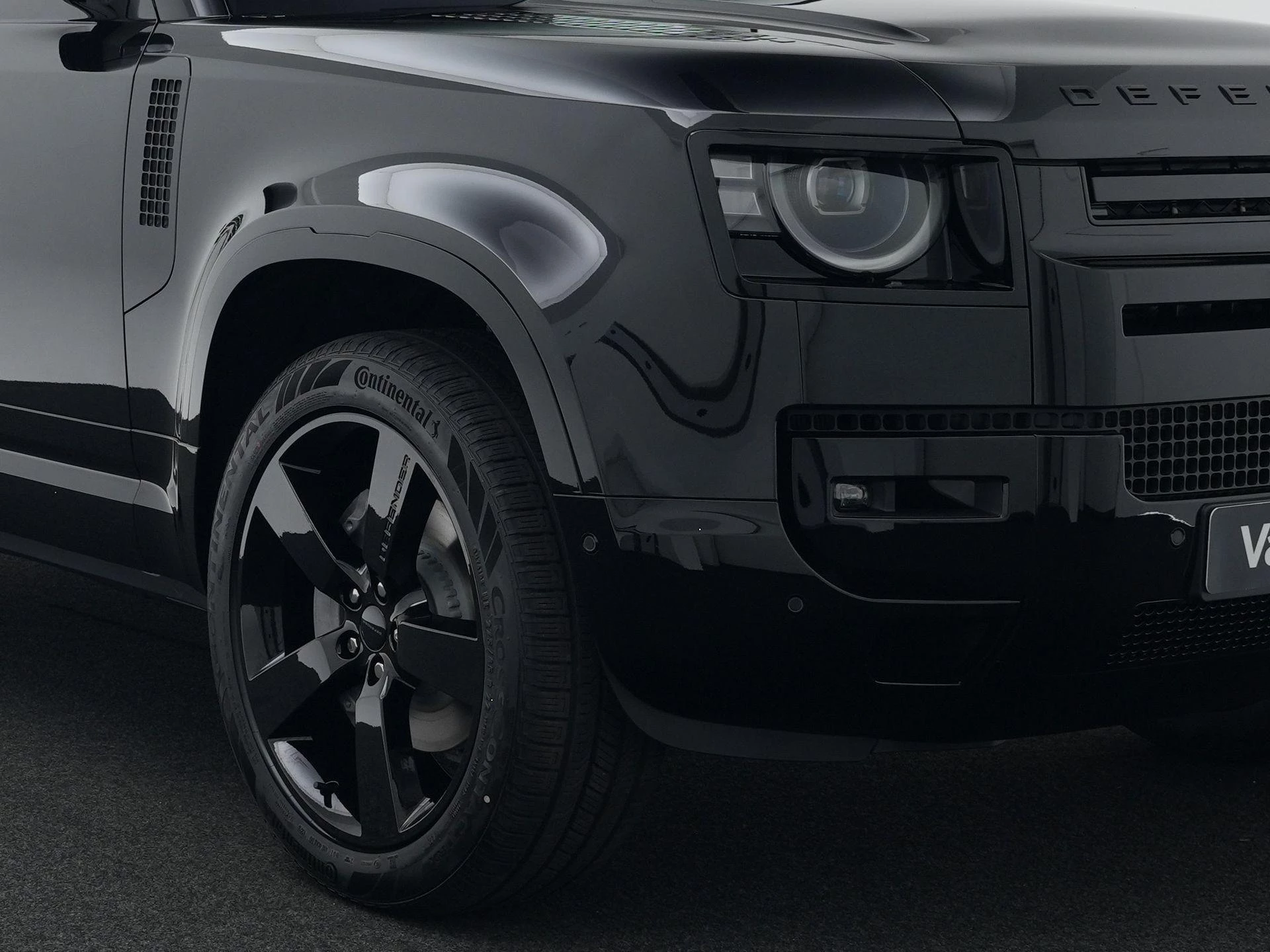 Land Rover-Defender-image-11