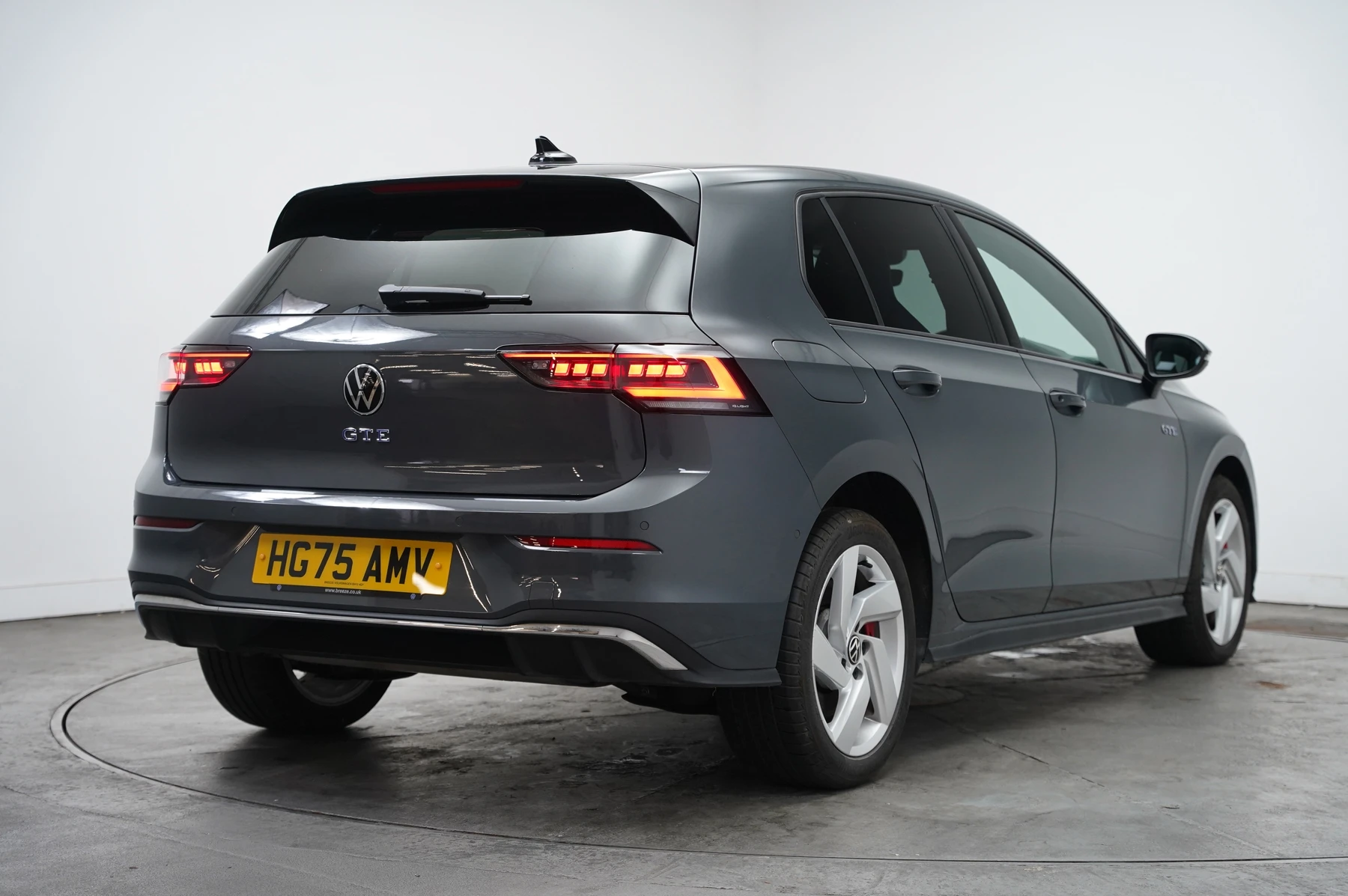 Volkswagen-Golf-image-14