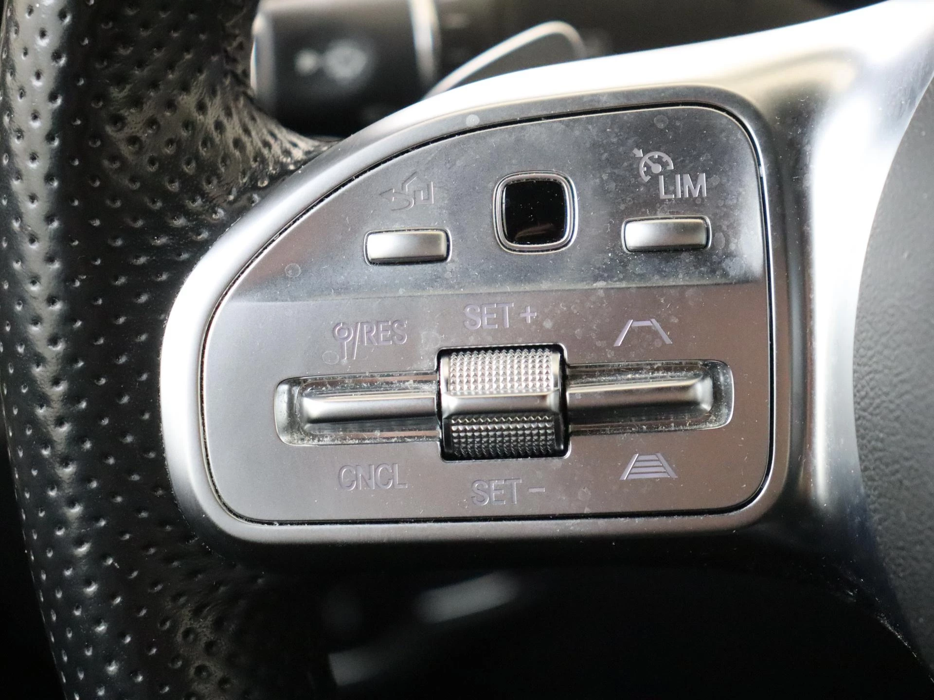 Mercedes-Benz-E-Klasse-image-12