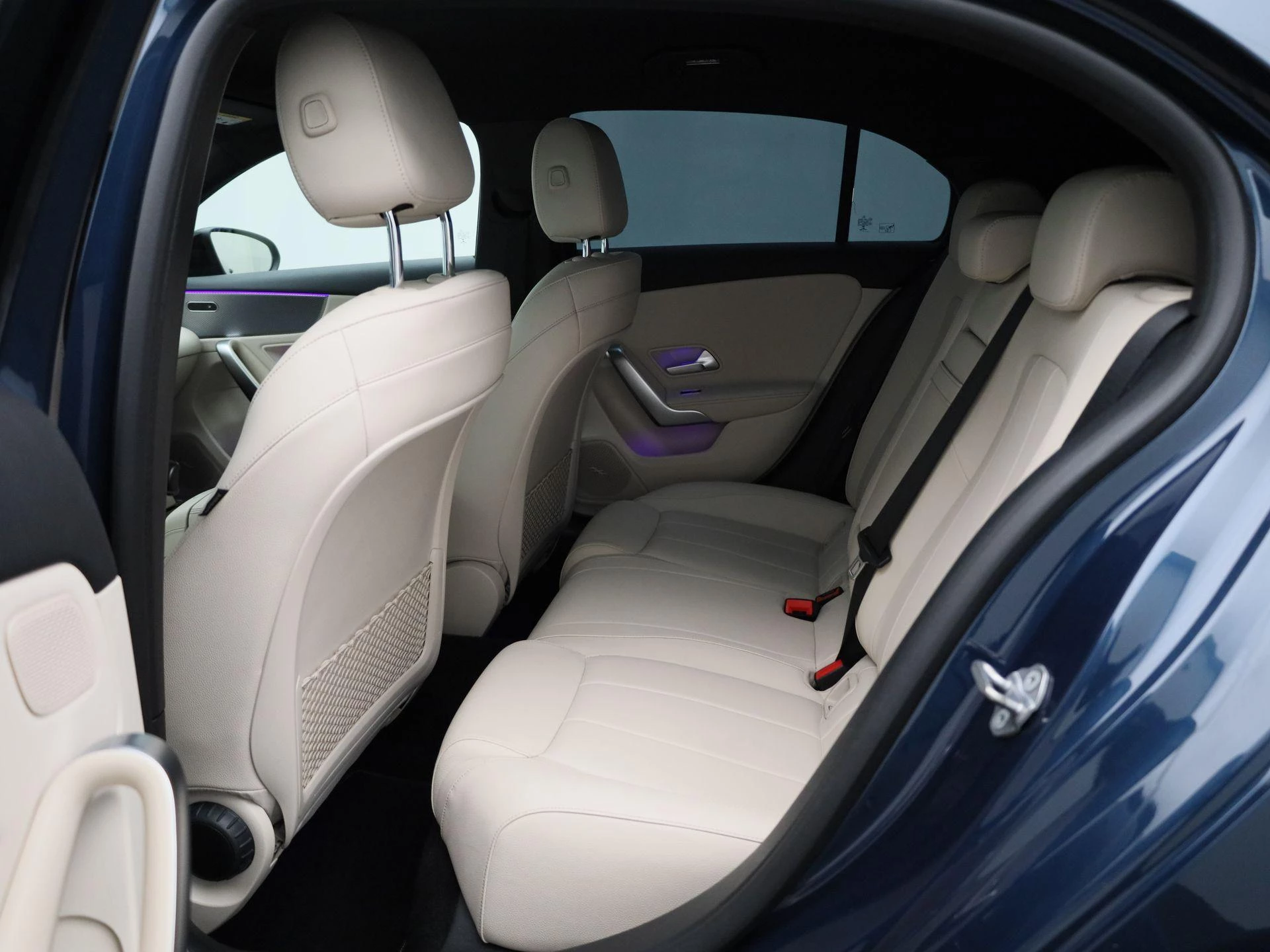 Mercedes-Benz-A-Klasse-image-9
