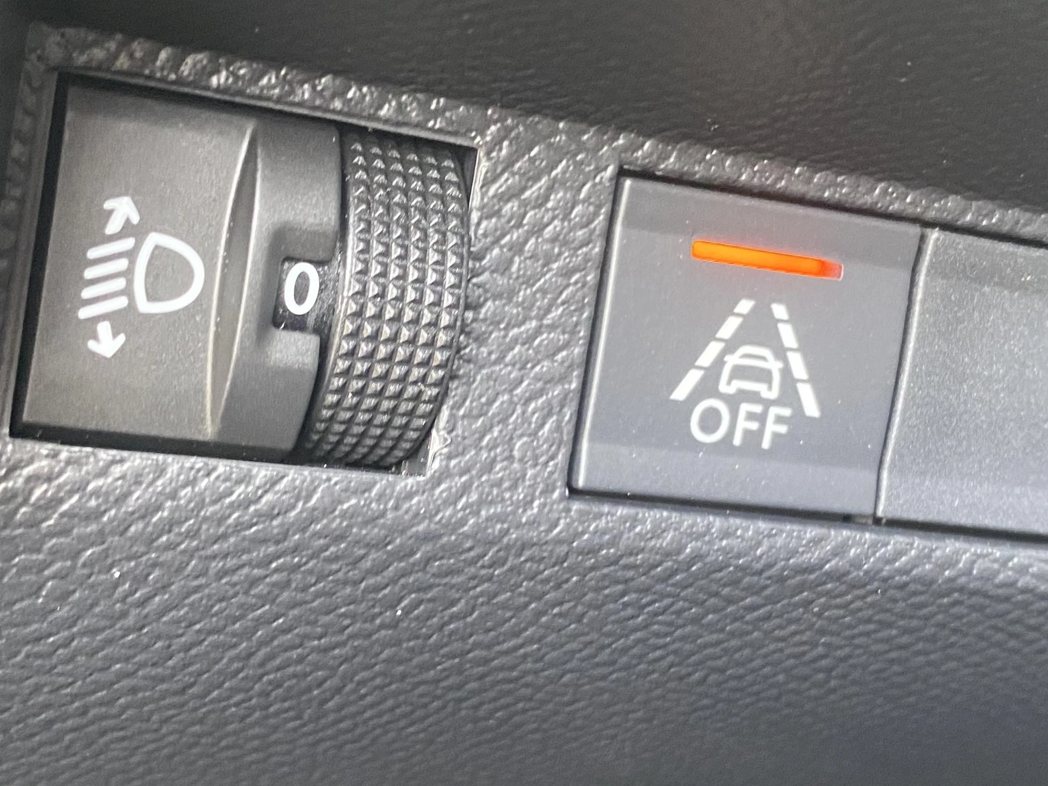 Peugeot-e-208-image-45
