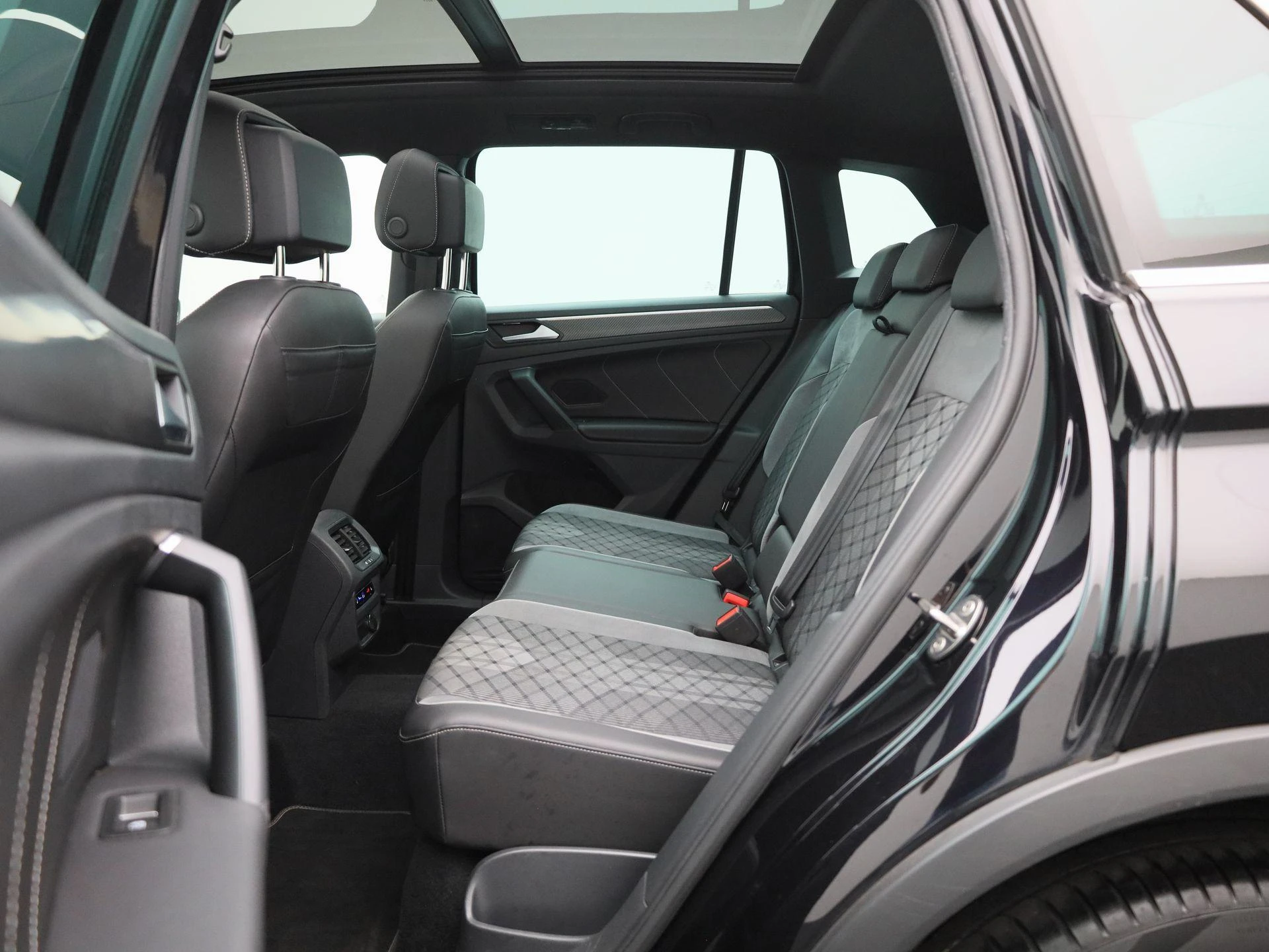 Volkswagen-Tiguan-image-11