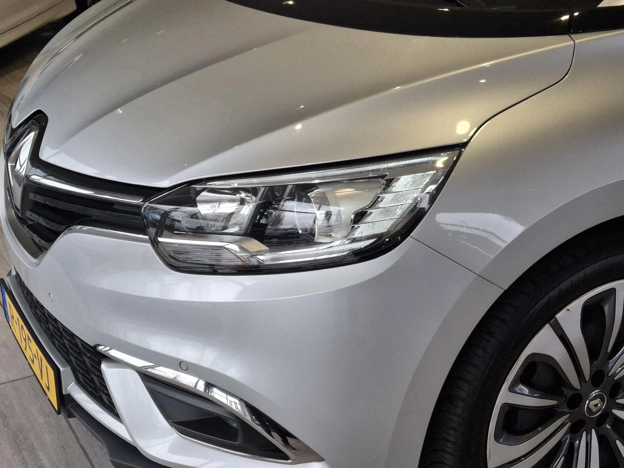 Renault-Grand Scénic-image-5