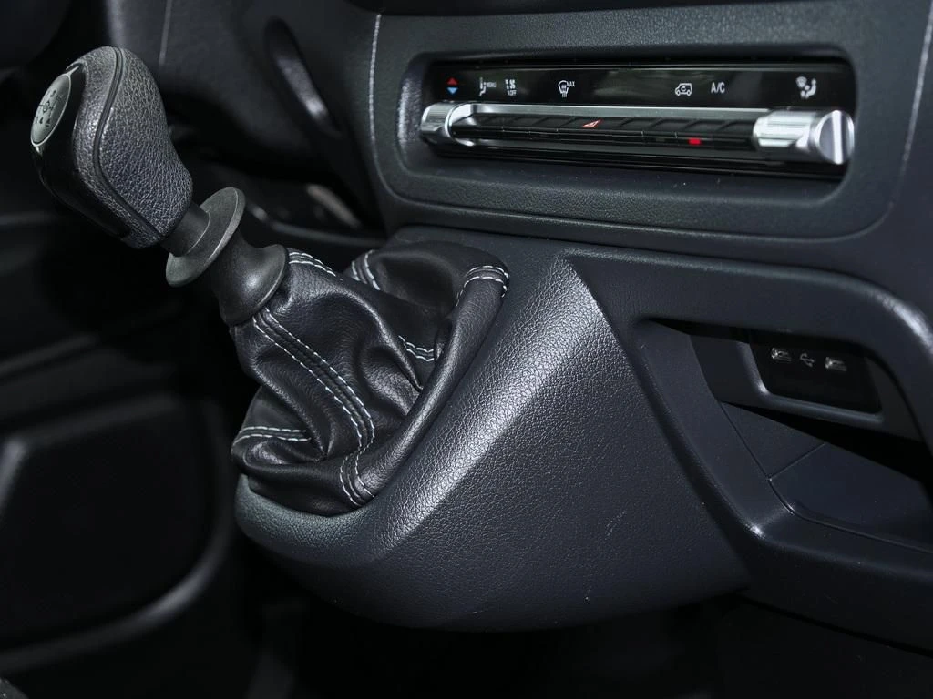 Mercedes-Benz-Vito 116-image-11