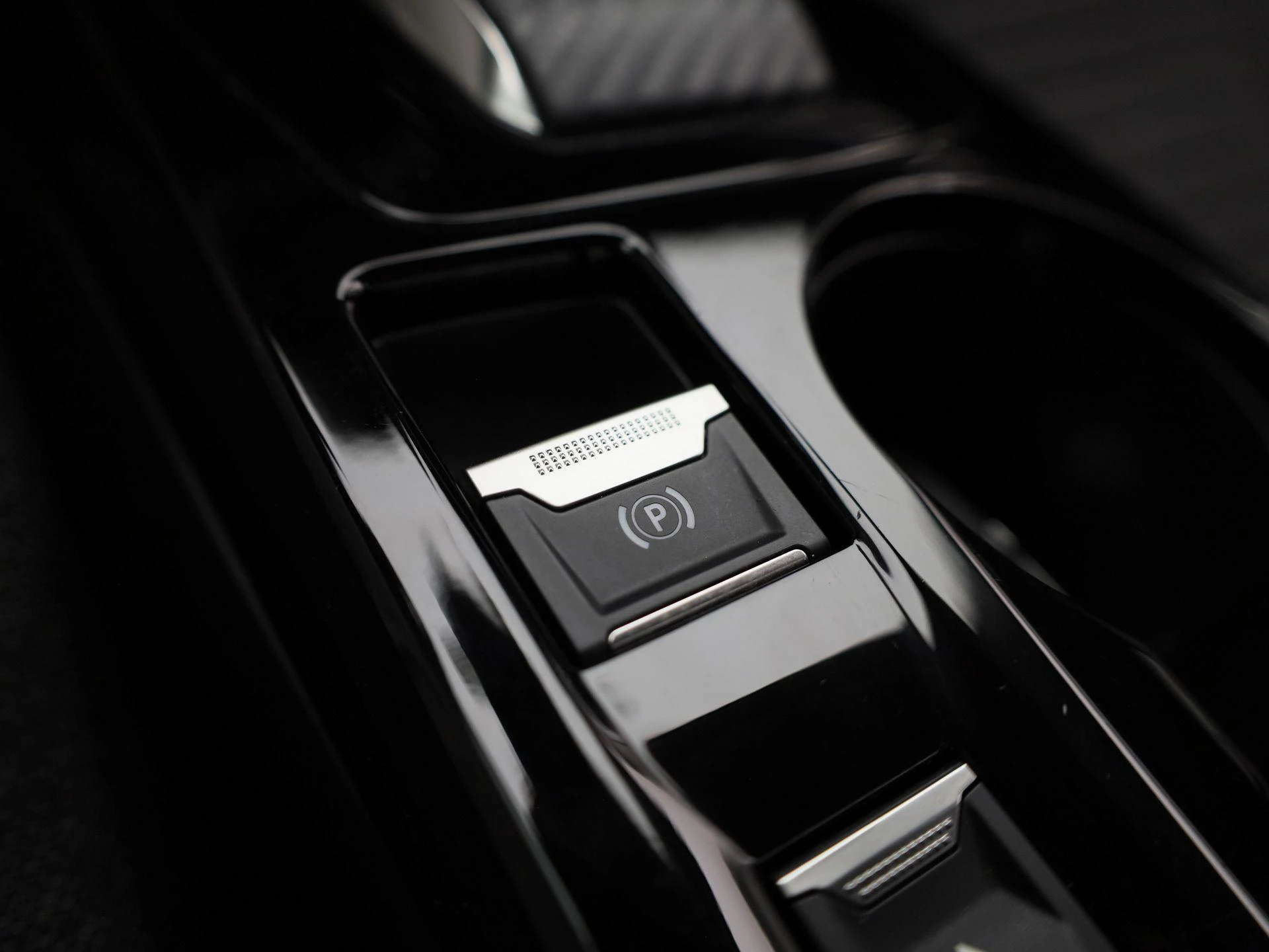Peugeot-e-208-image-29