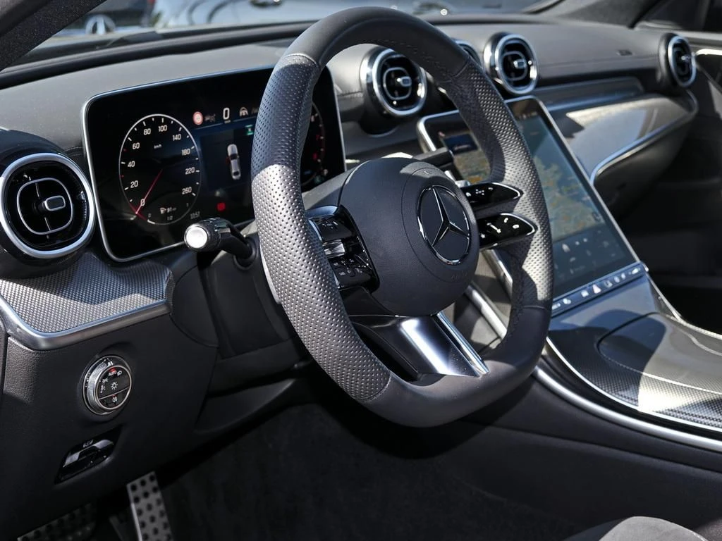 Mercedes-Benz-C-Klasse 300-image-9