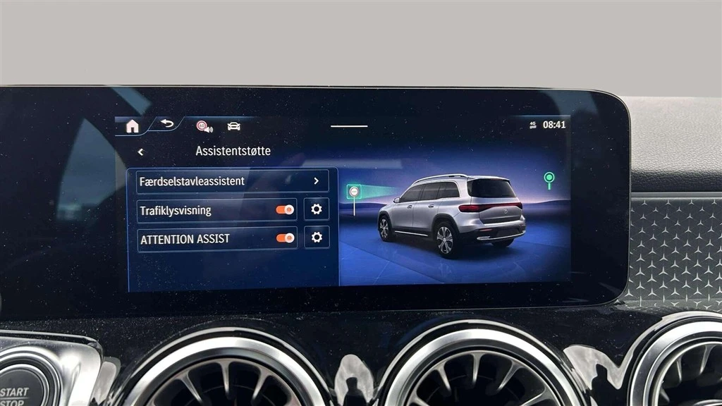 Mercedes-Benz-EQB-image-19