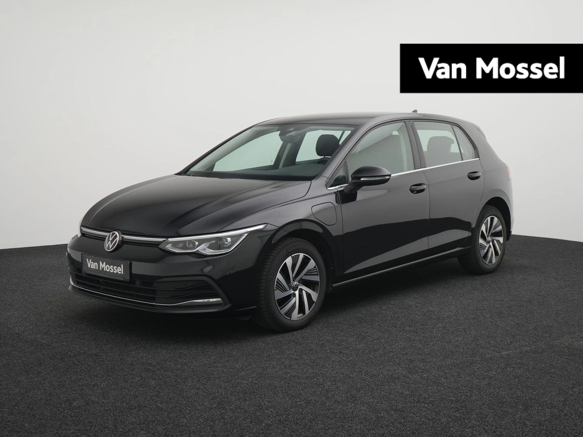 Volkswagen-Golf-image-0
