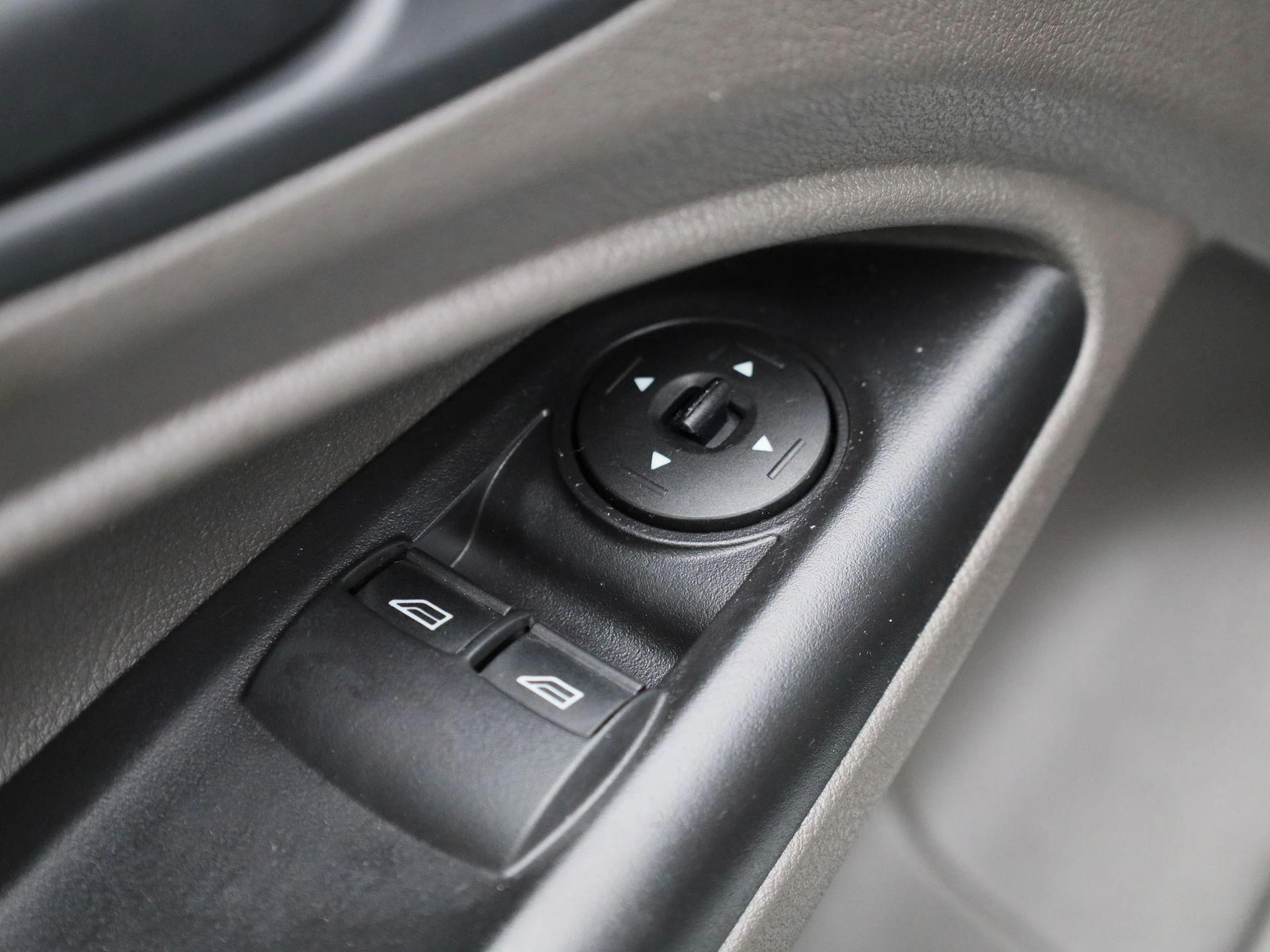 Ford-Transit Connect-image-24