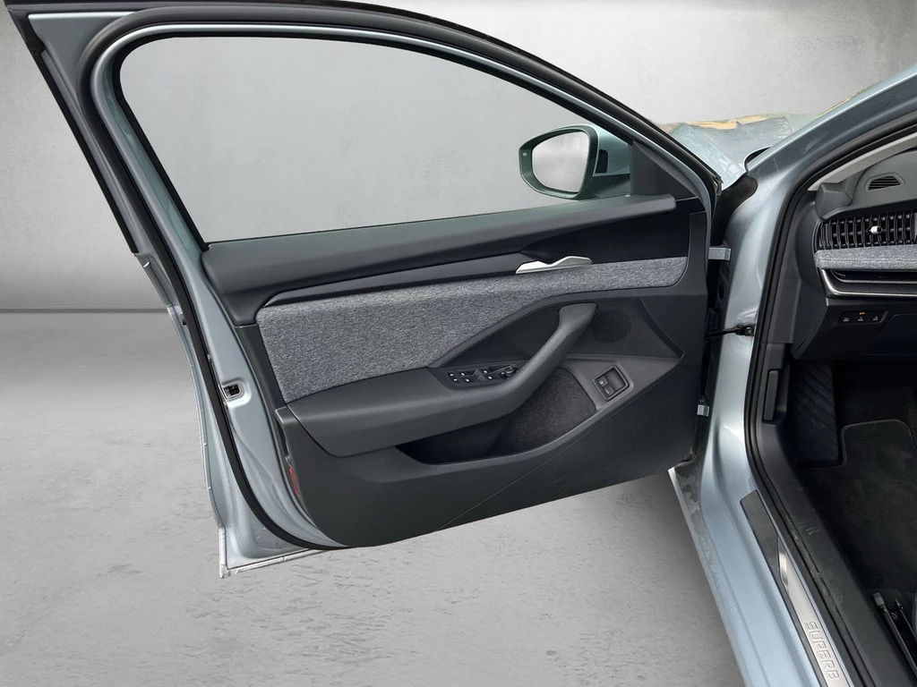 Škoda Superb Combi Selection 1.5 TSI iV 204PS Ahk; Winter; Fahrassistenz