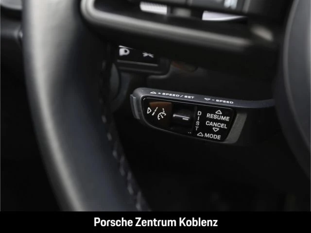 Porsche-911-image-17