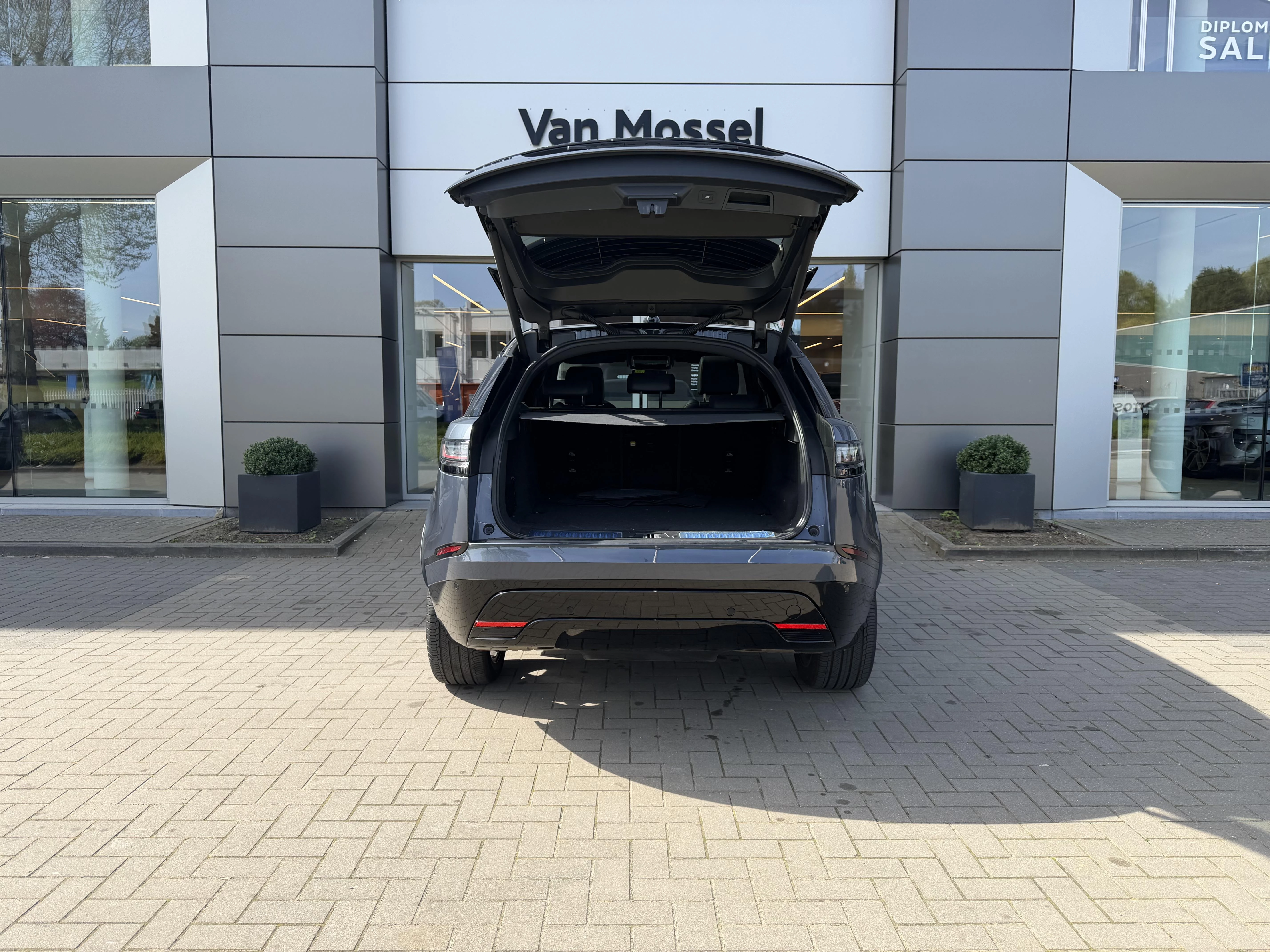 Land Rover-Range Rover Velar-image-8