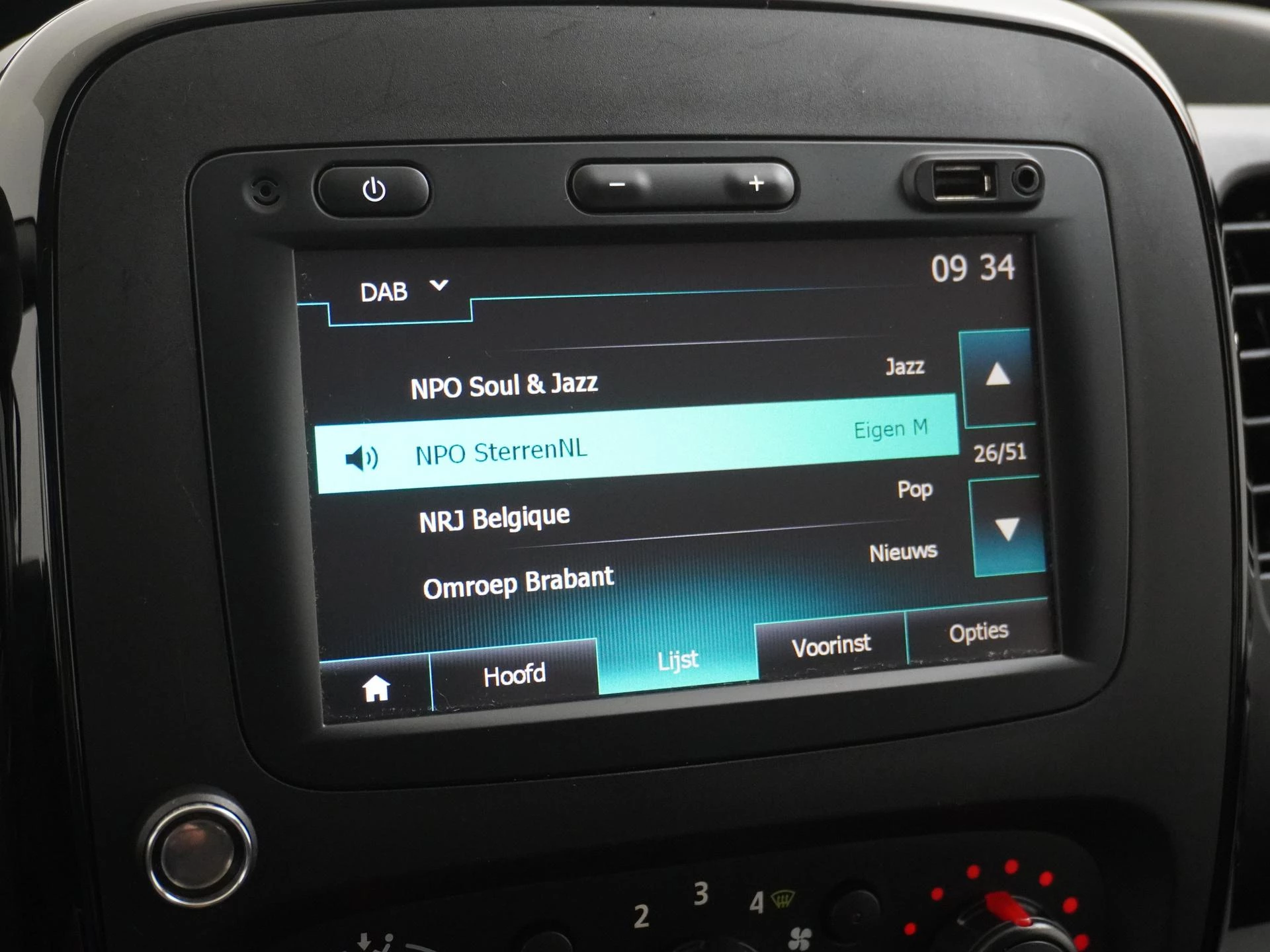 Opel-Vivaro-image-21