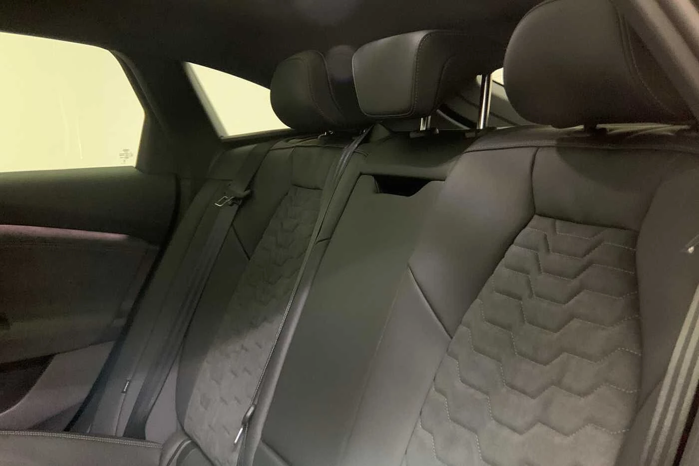 Audi-A6 Sportback e-tron-image-9