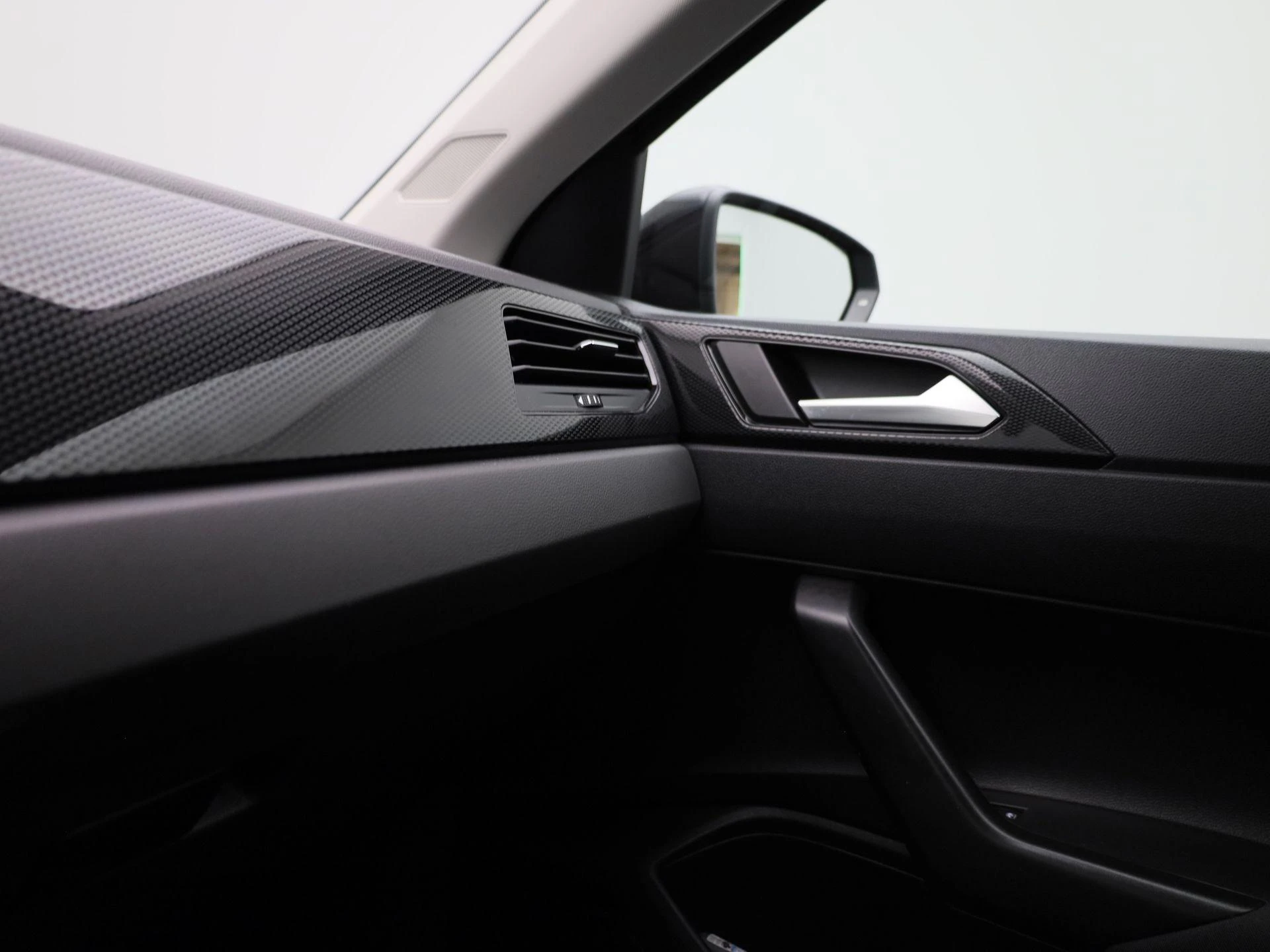 Volkswagen-Polo-image-24
