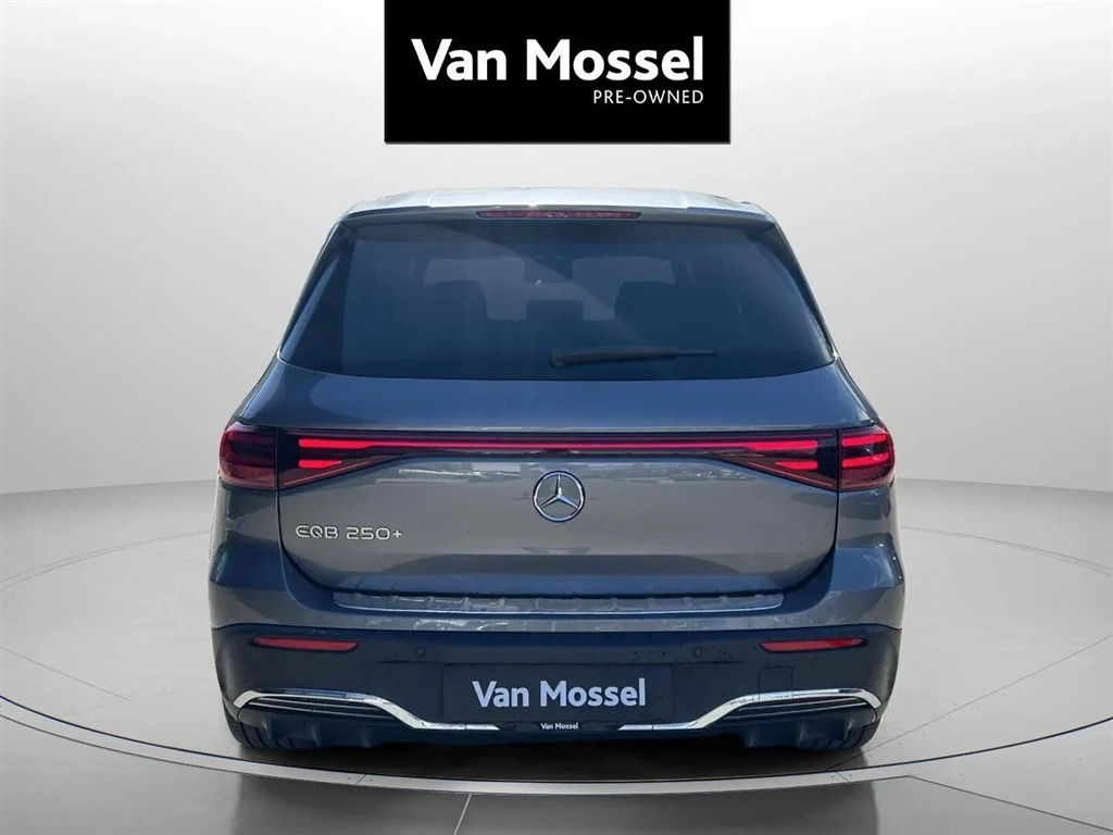 Mercedes-Benz-EQB-image-5