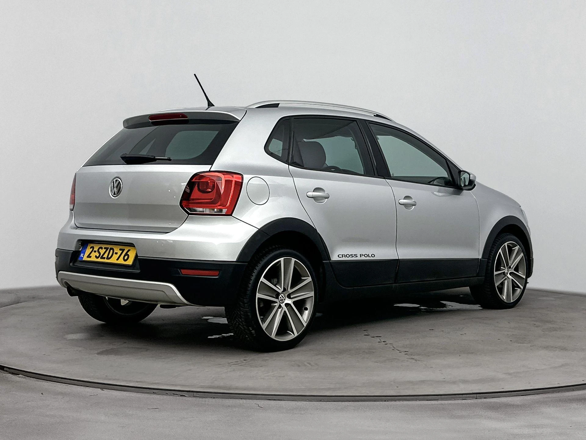 Volkswagen-Polo-image-3