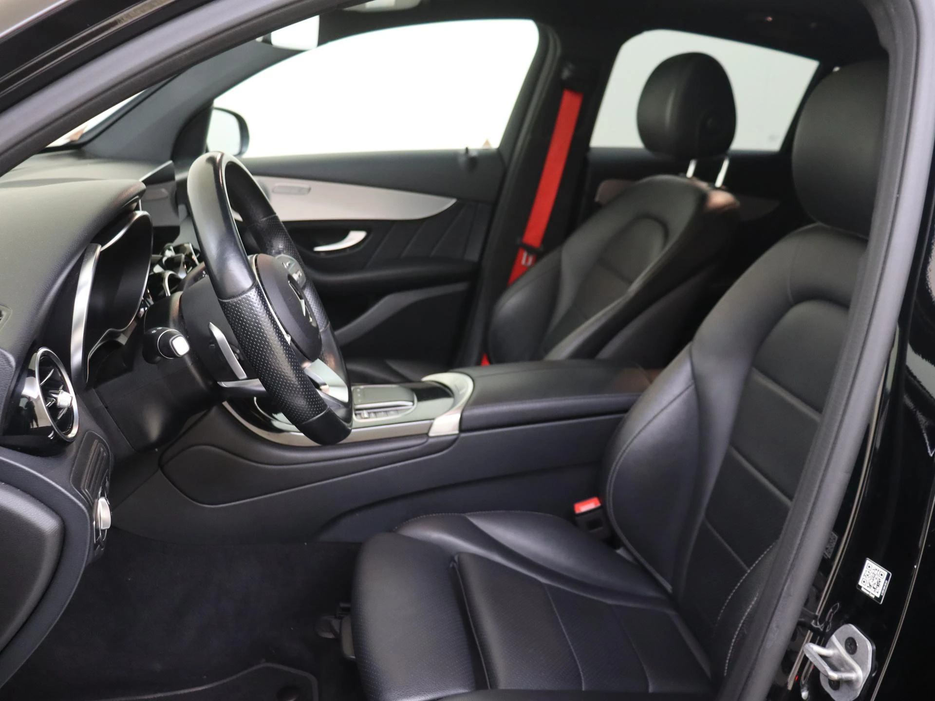 Mercedes-Benz-GLC-image-14