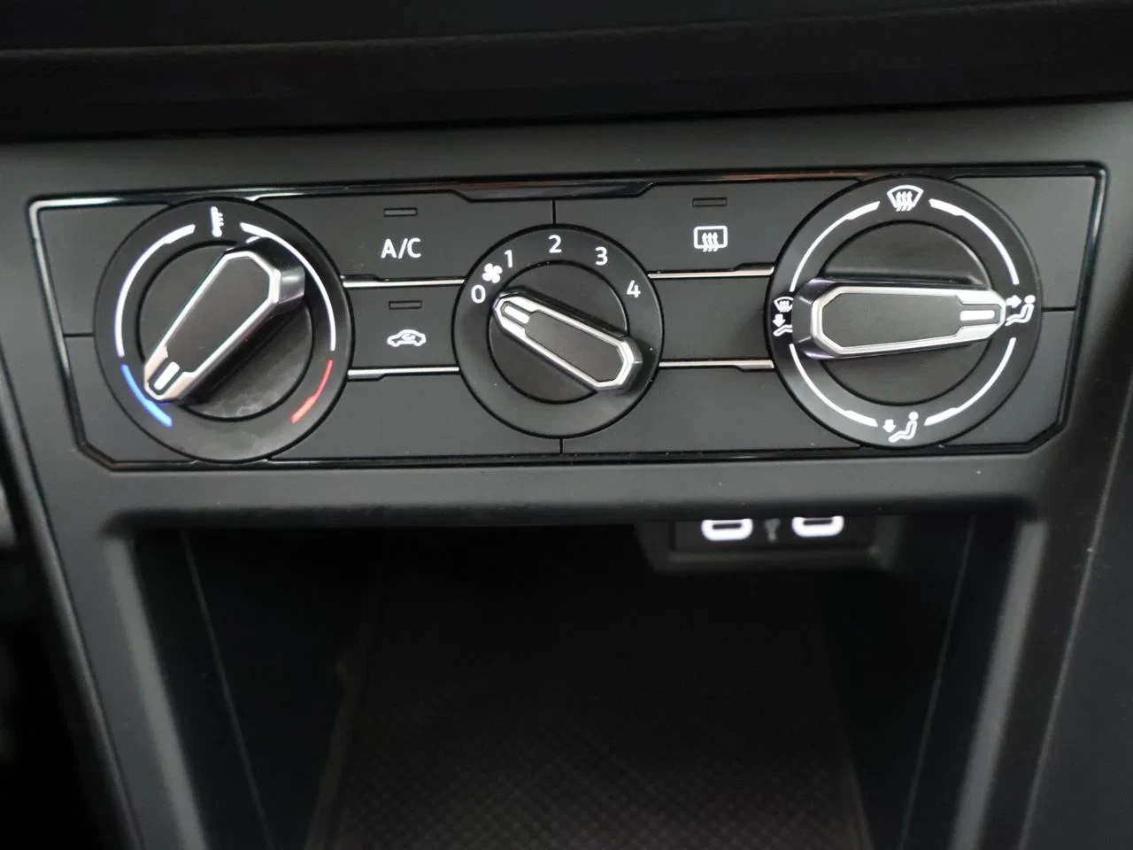 Volkswagen-Polo-image-5