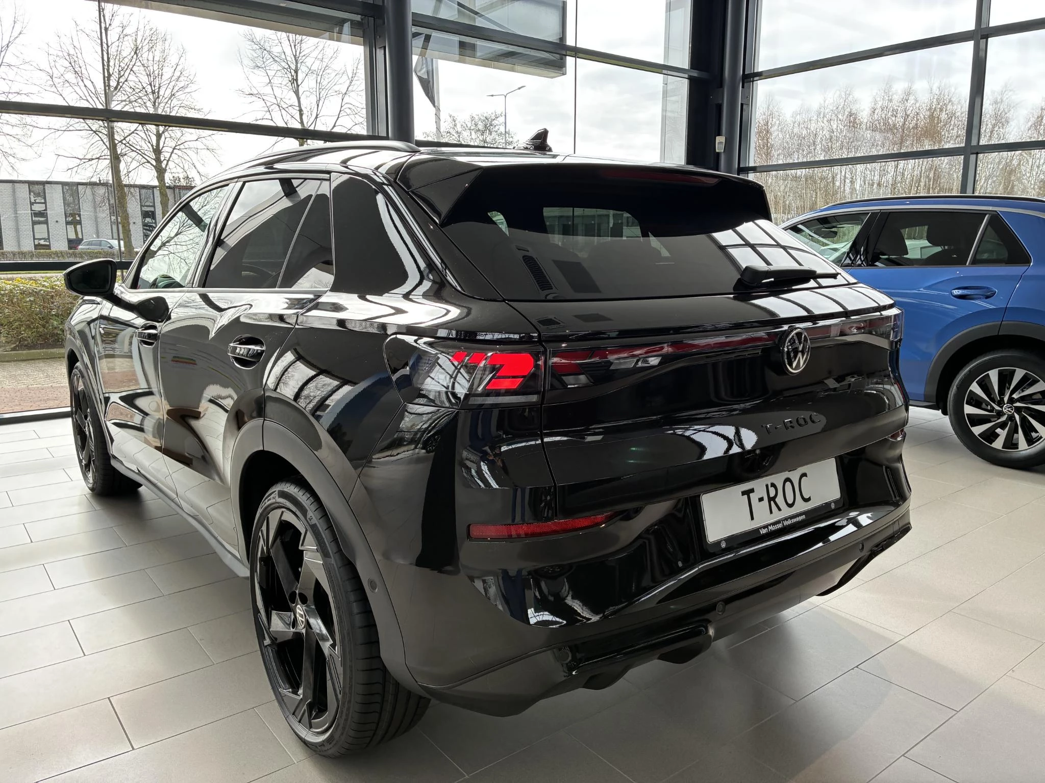 Volkswagen-T-Roc-image-3