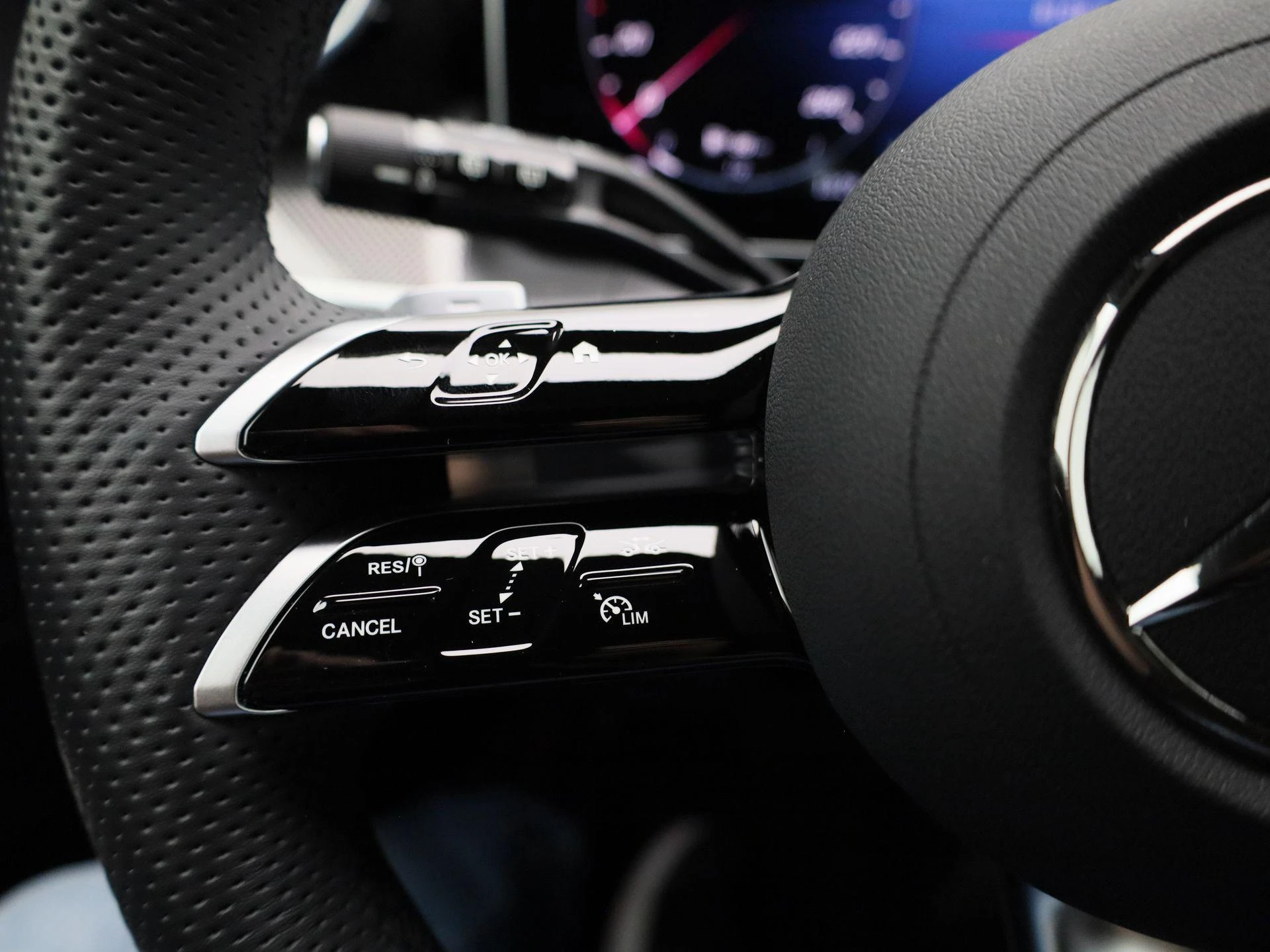 Mercedes-Benz-GLC-image-17