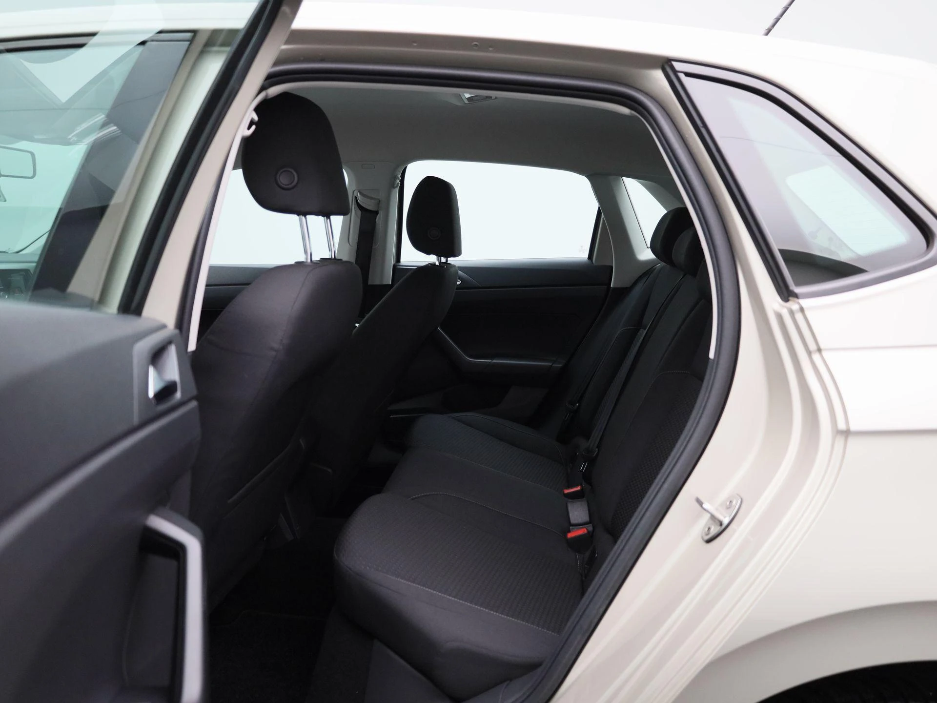 Volkswagen-Polo-image-10