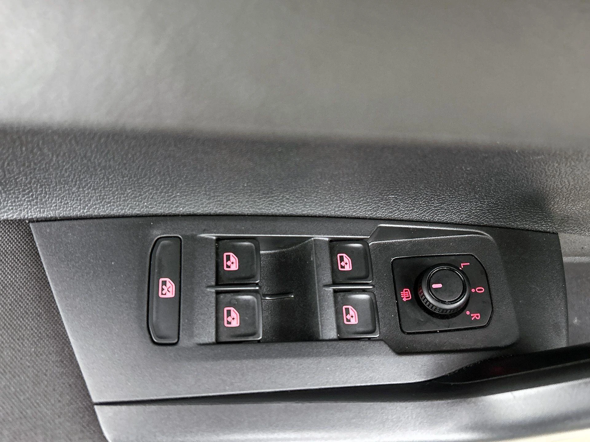 Volkswagen-Polo-image-28