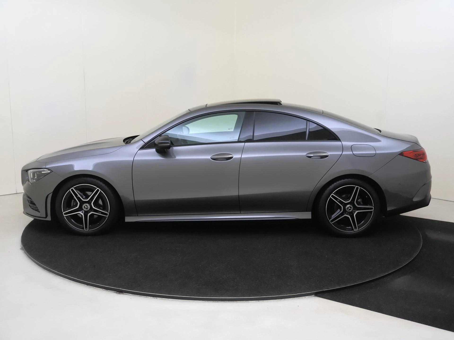 Mercedes-Benz-CLA-image-7