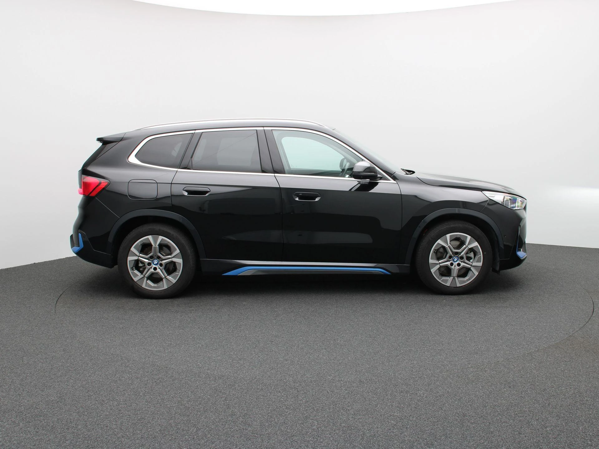 BMW-iX1-image-5